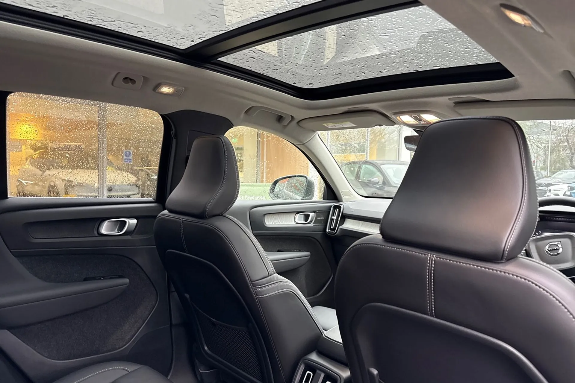 Volvo XC40 thumbnail image number 24