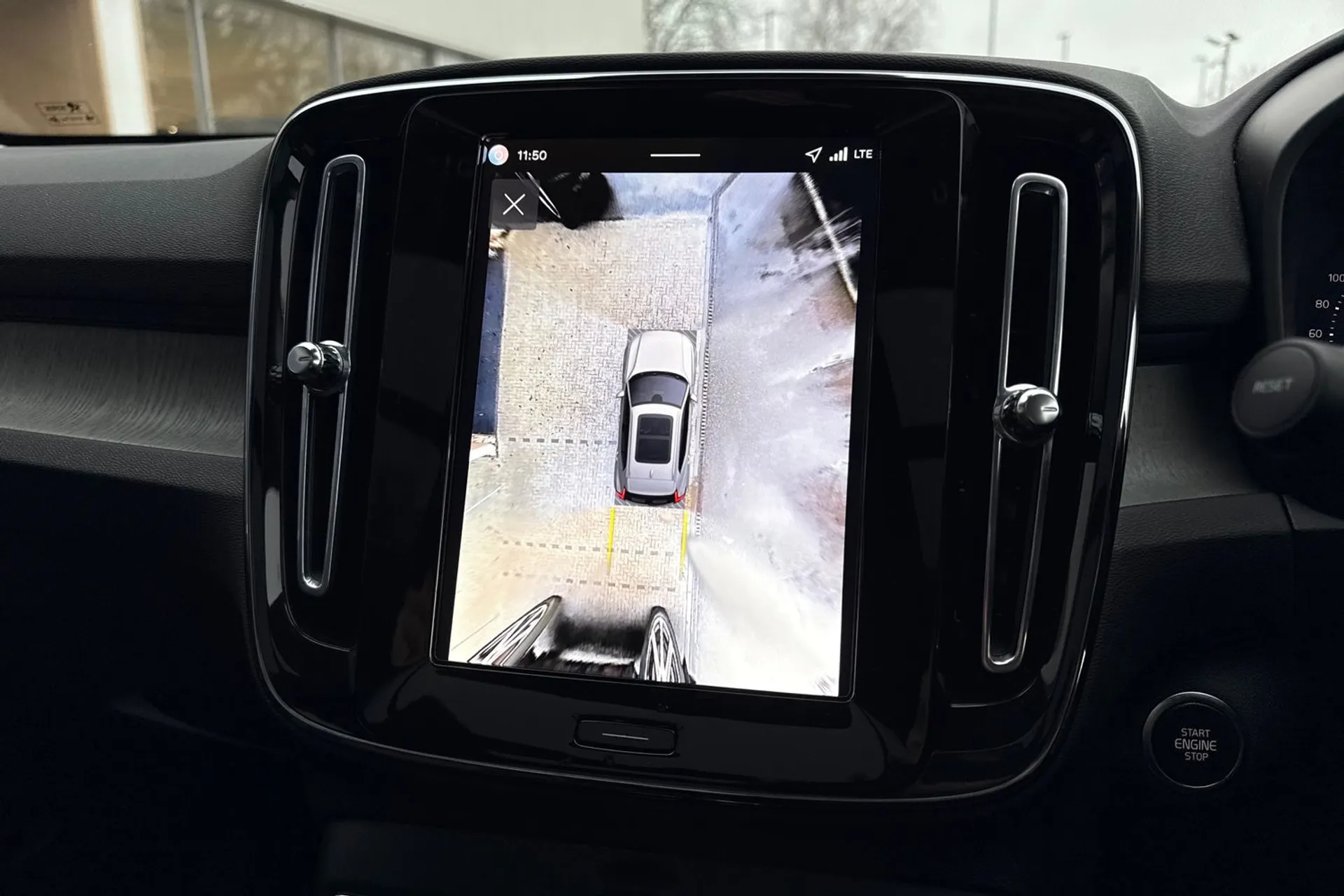 Volvo XC40 thumbnail image number 4