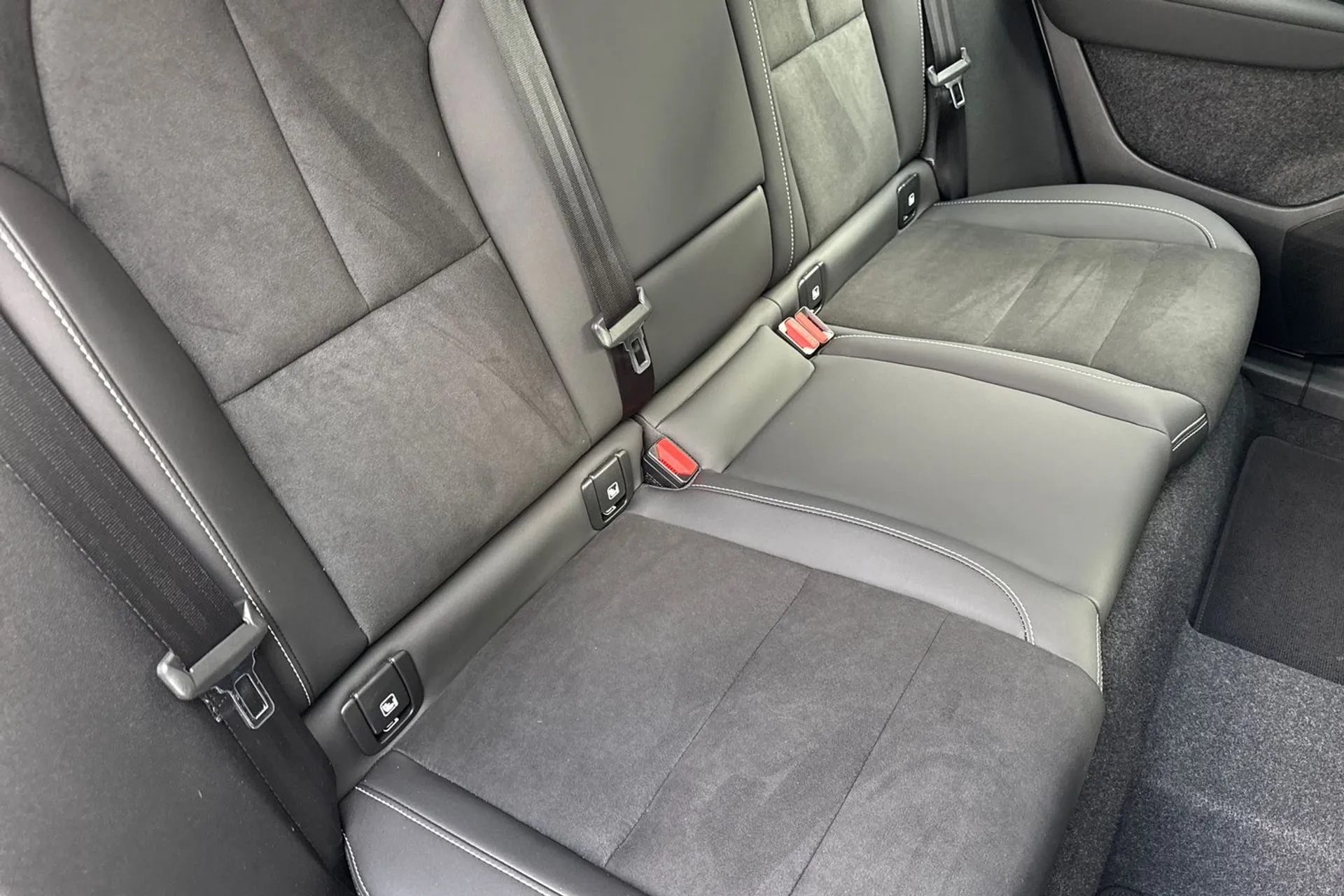 Volvo XC40 thumbnail image number 25