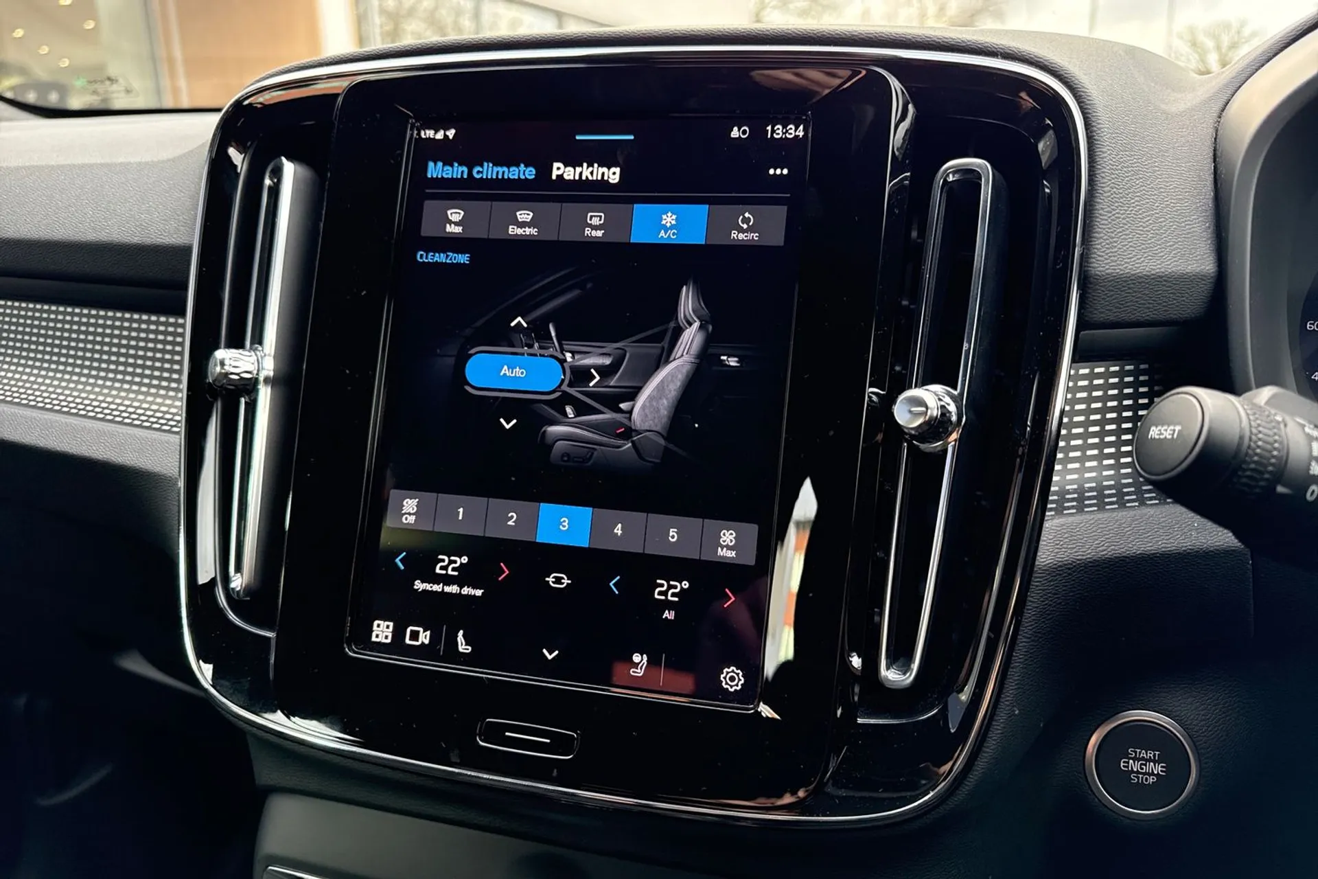 Volvo XC40 thumbnail image number 38