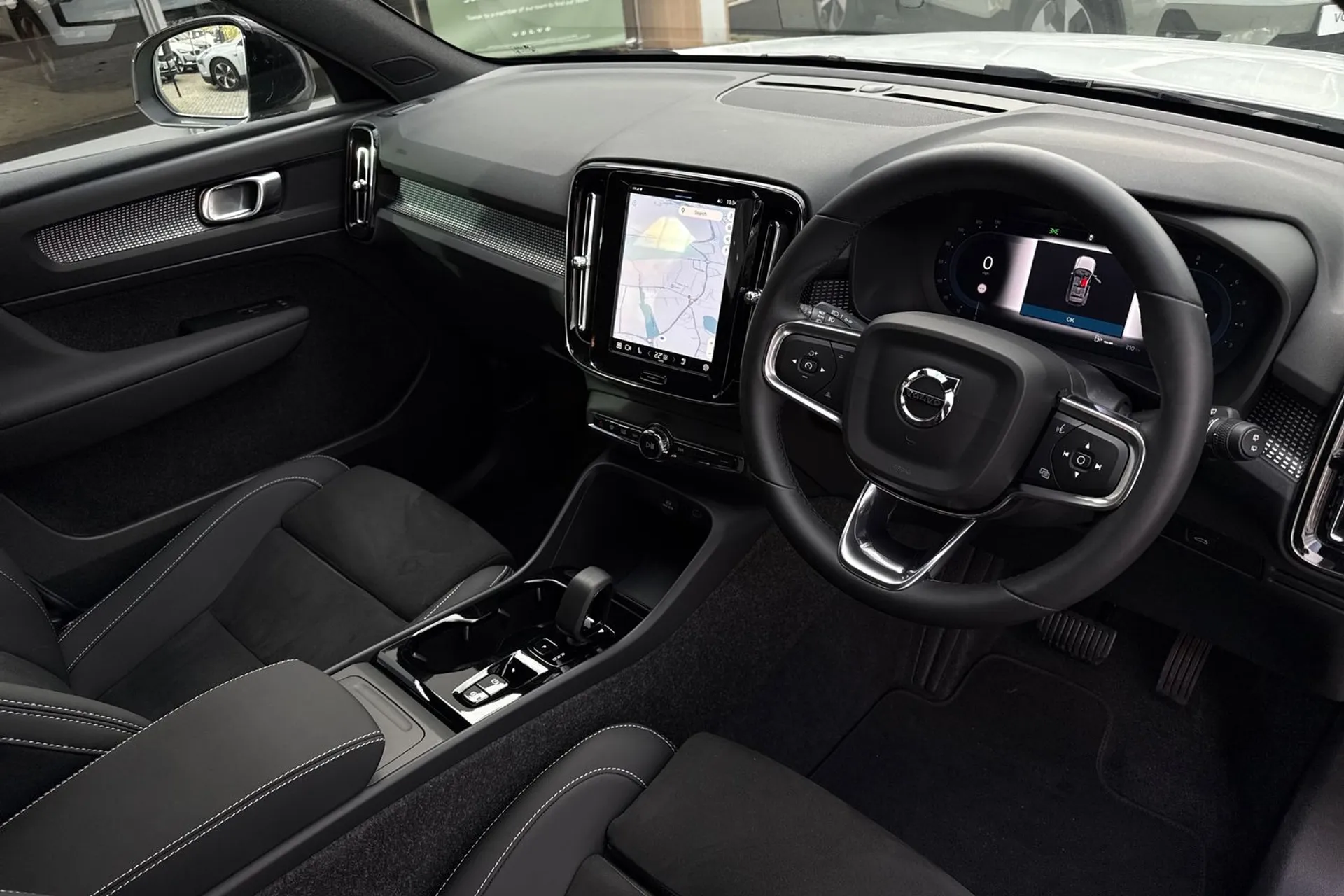 Volvo XC40 thumbnail image number 6