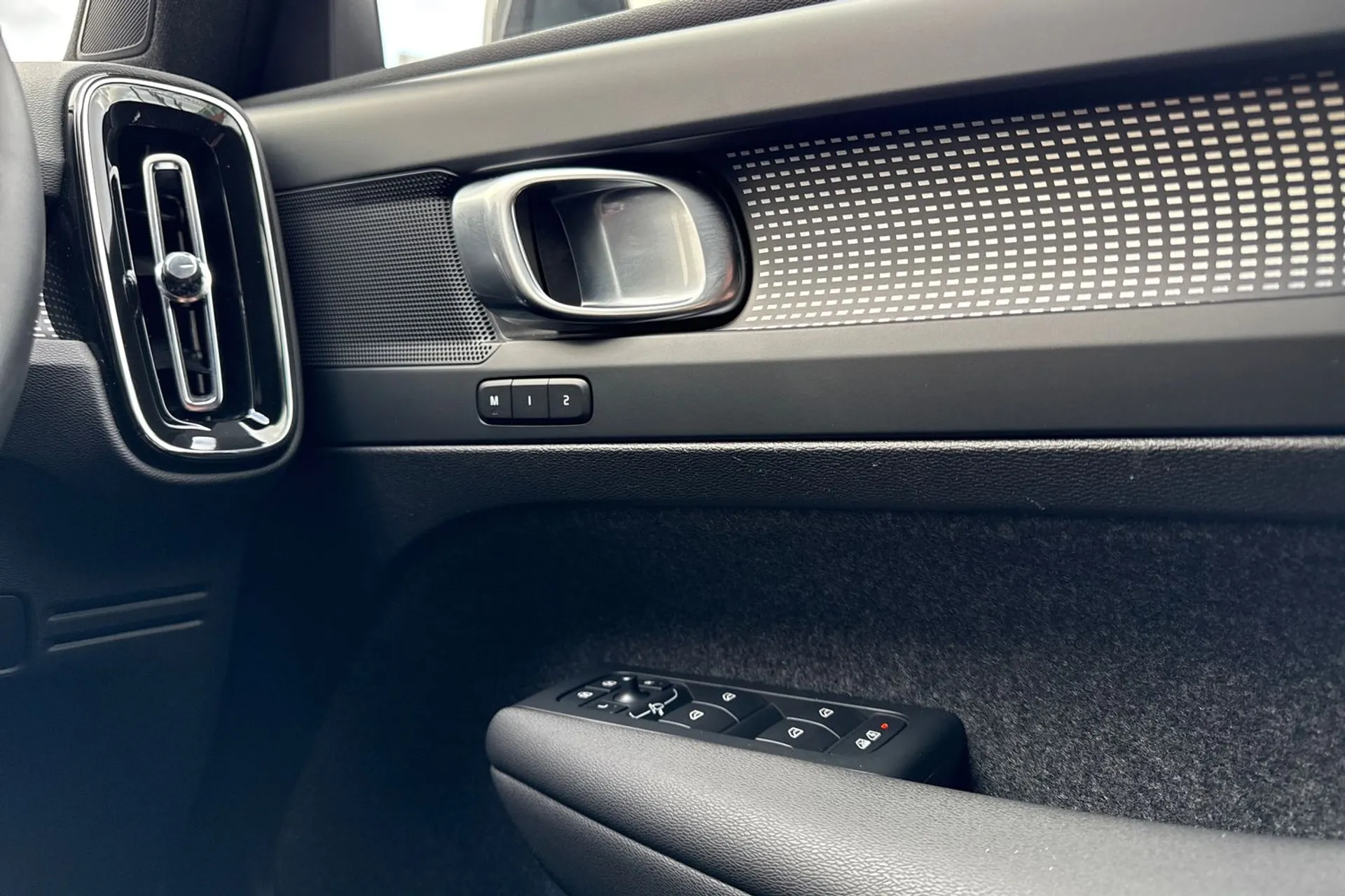 Volvo XC40 thumbnail image number 40