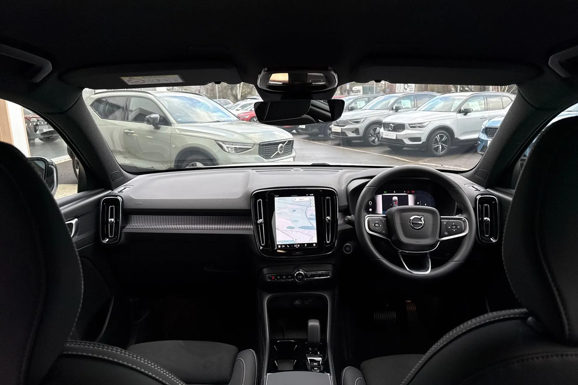 Volvo XC40 thumbnail image number 3