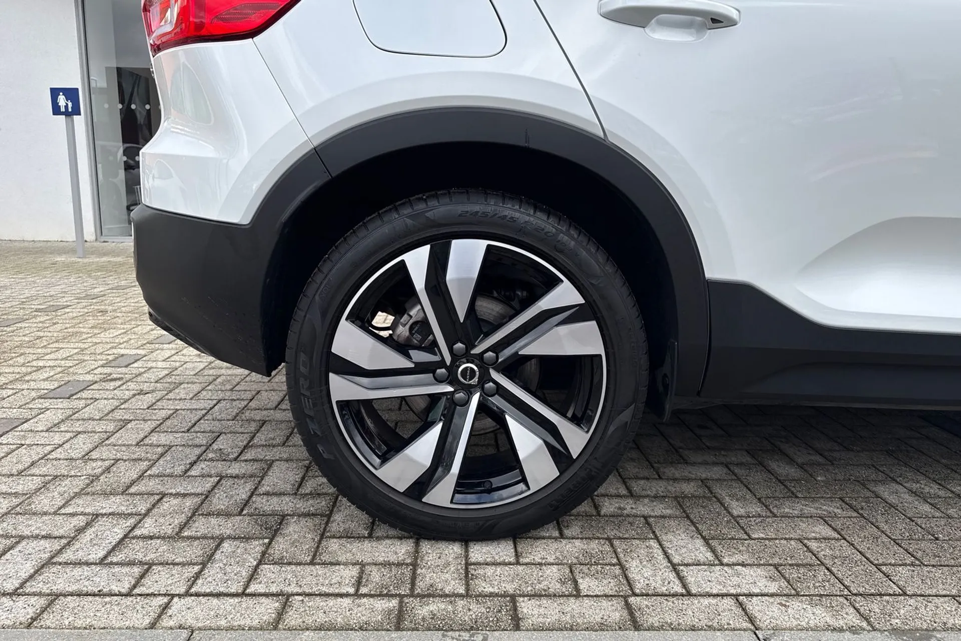 Volvo XC40 thumbnail image number 14