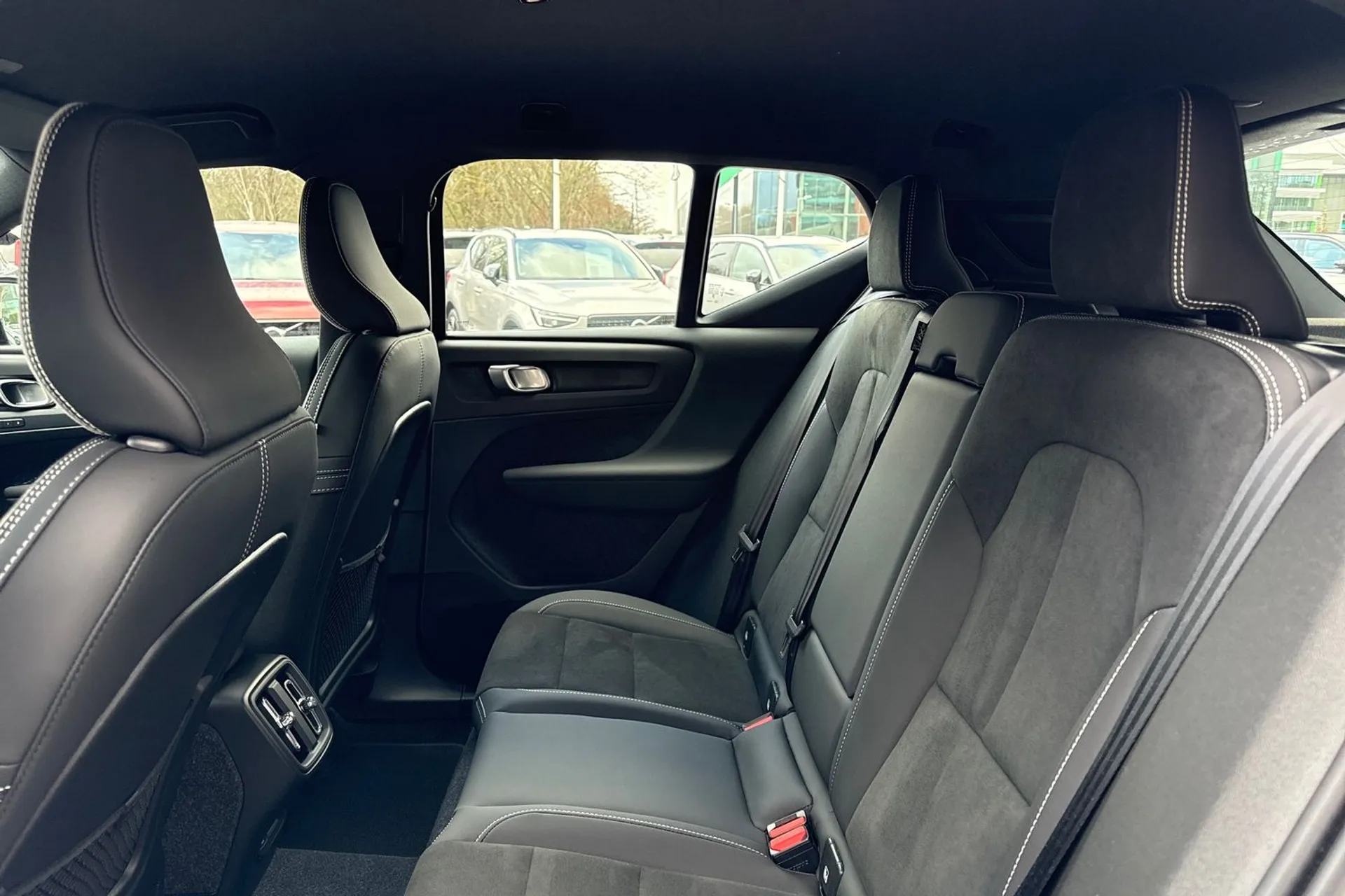 Volvo XC40 thumbnail image number 30