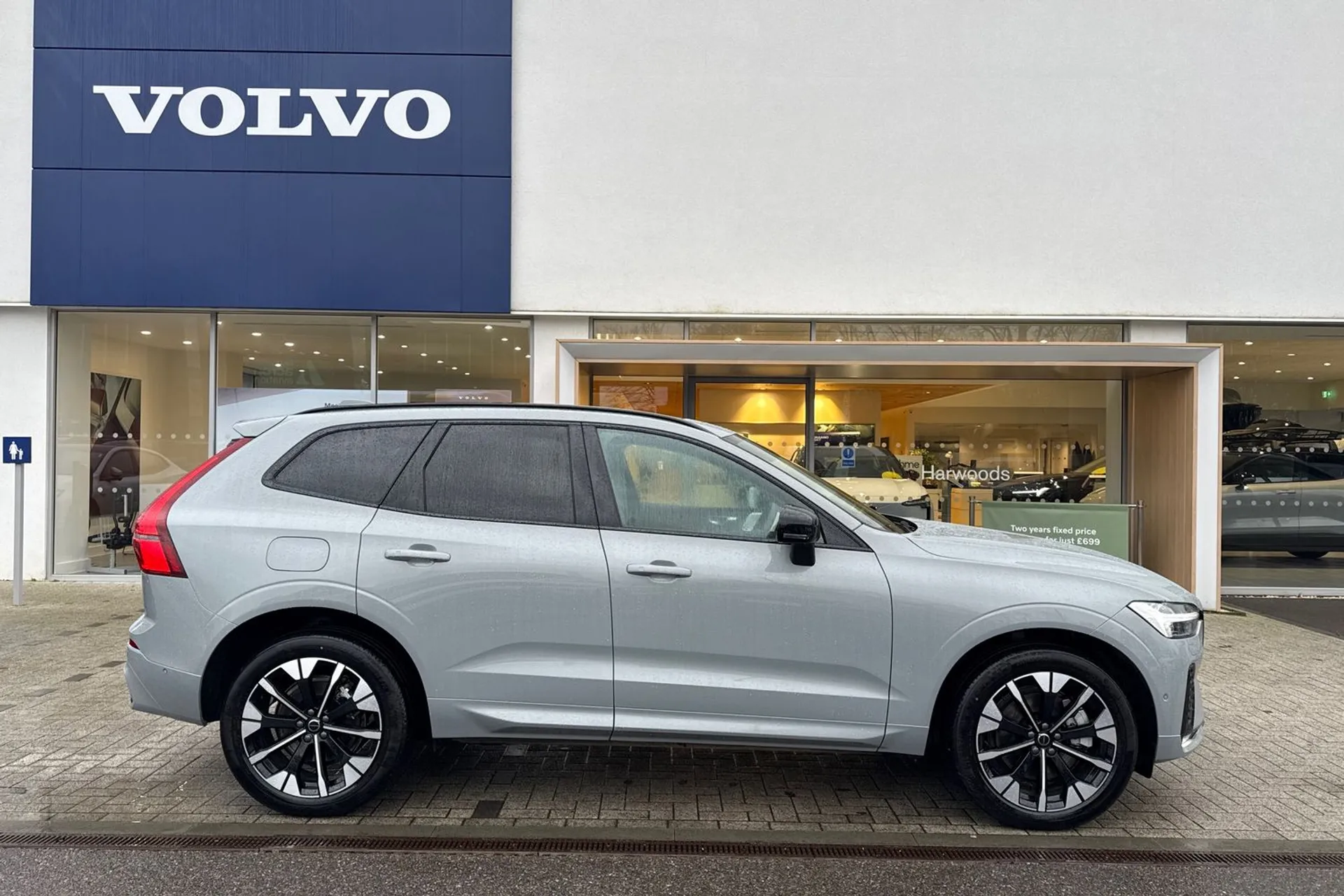 Volvo XC60 thumbnail image number 2