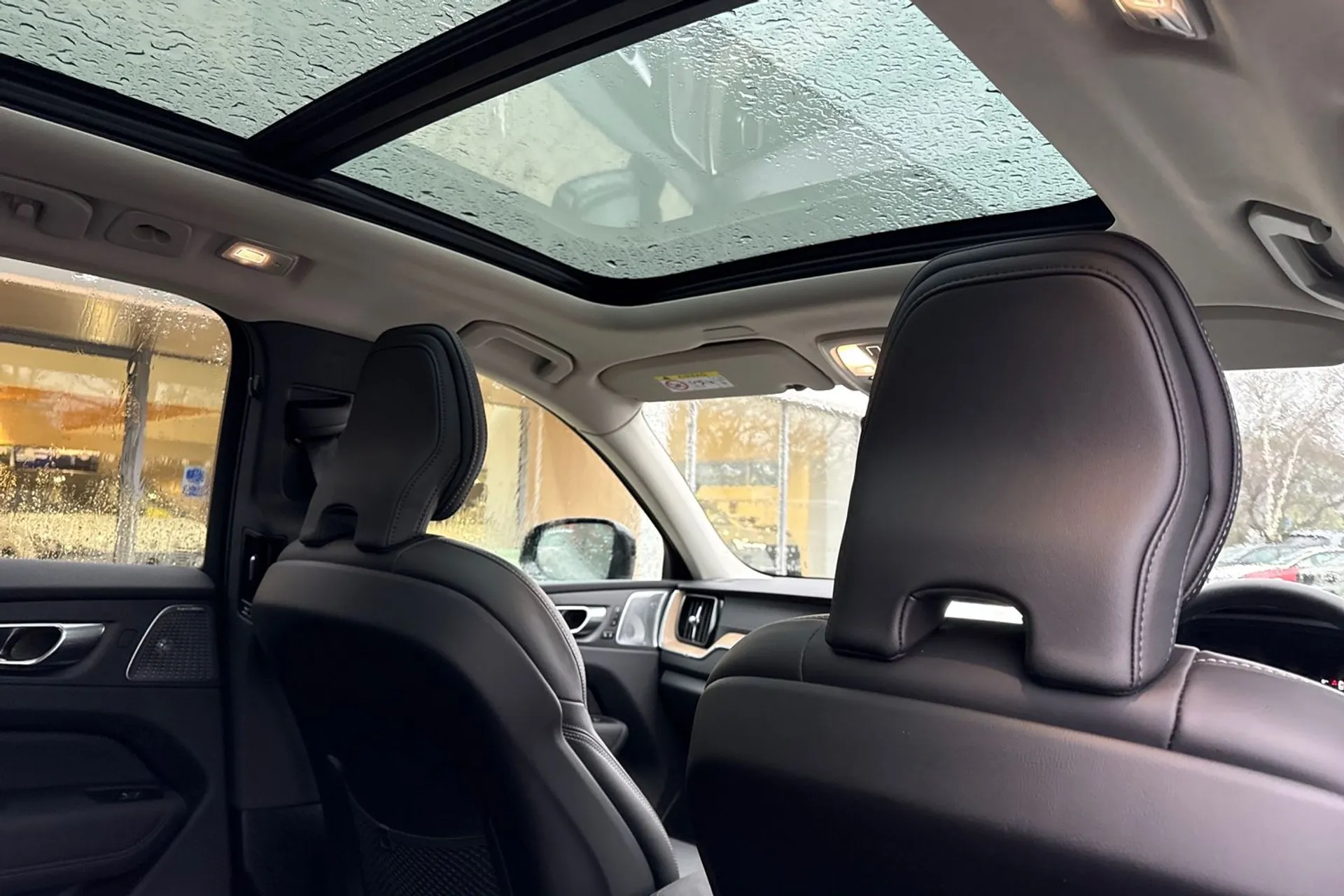 Volvo XC60 thumbnail image number 24