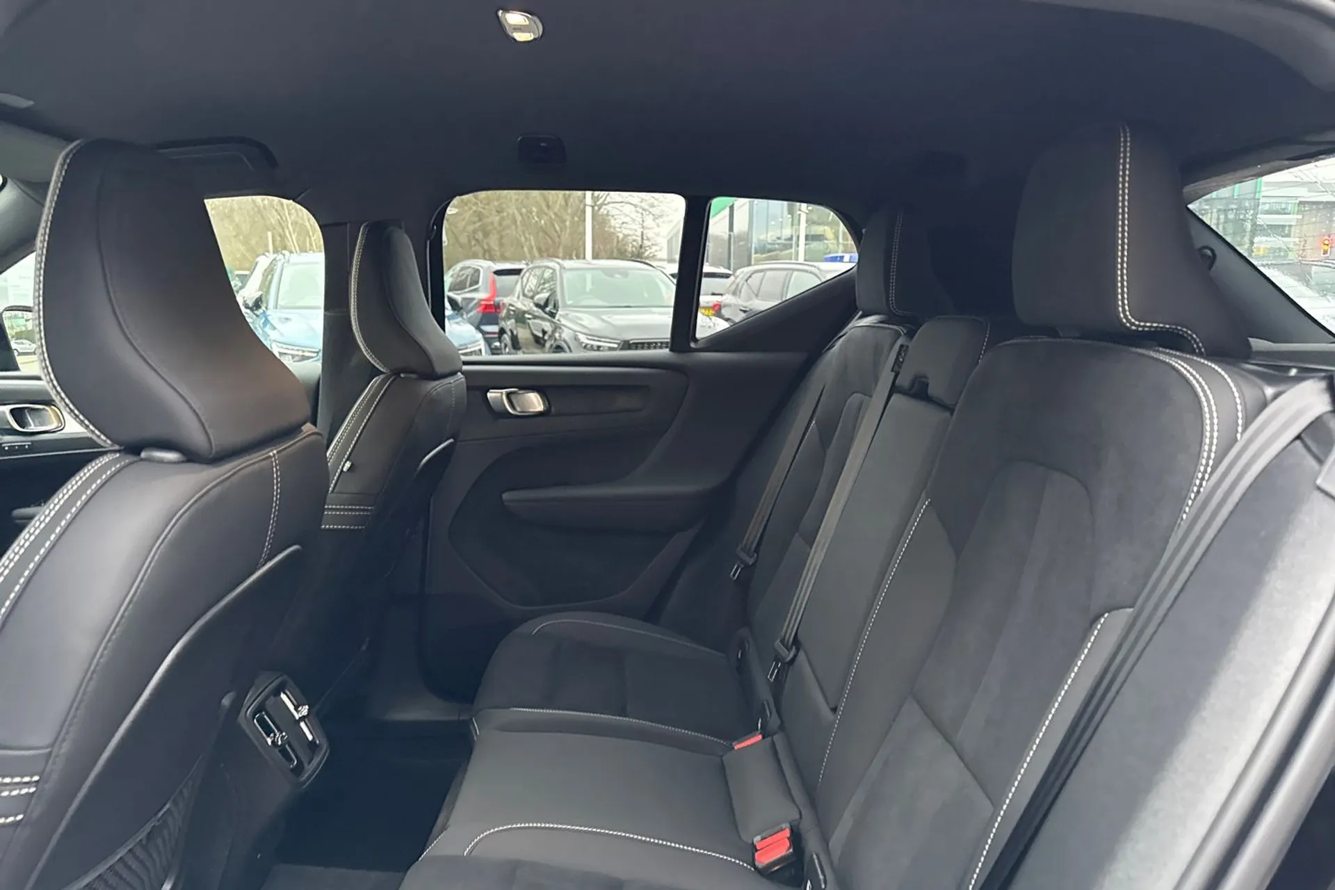 Volvo XC40 thumbnail image number 30