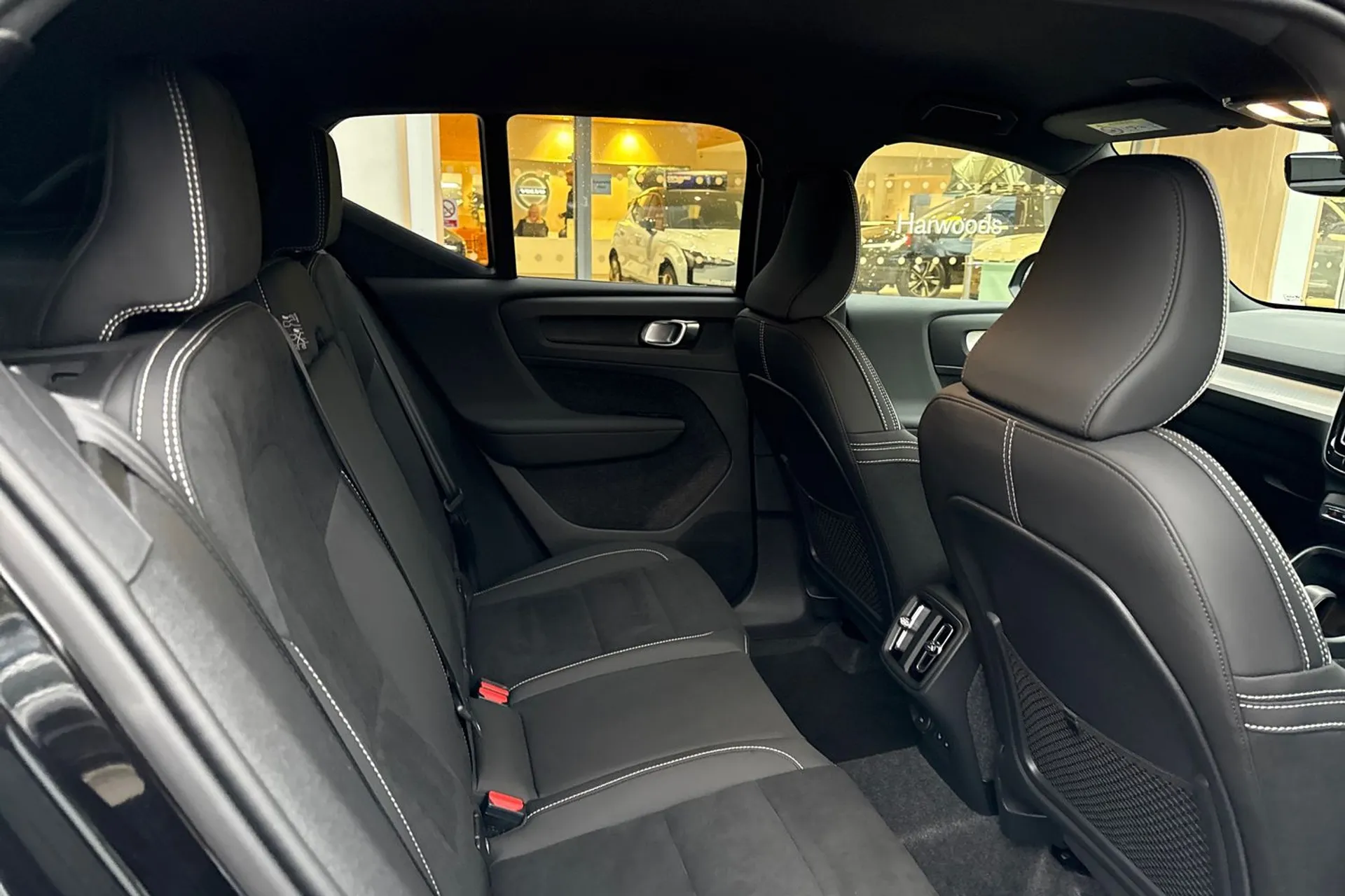 Volvo XC40 thumbnail image number 23