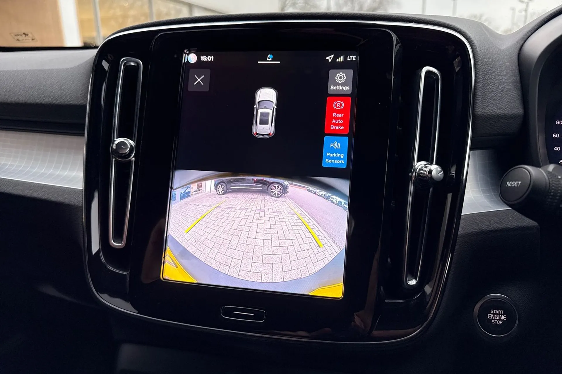 Volvo XC40 thumbnail image number 4