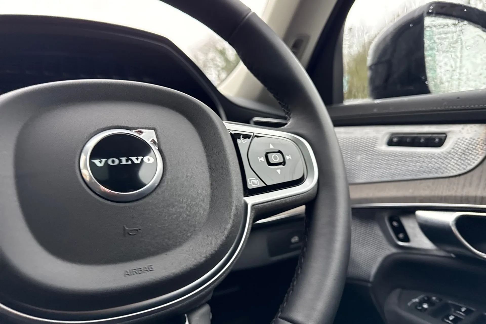 Volvo XC90 thumbnail image number 38