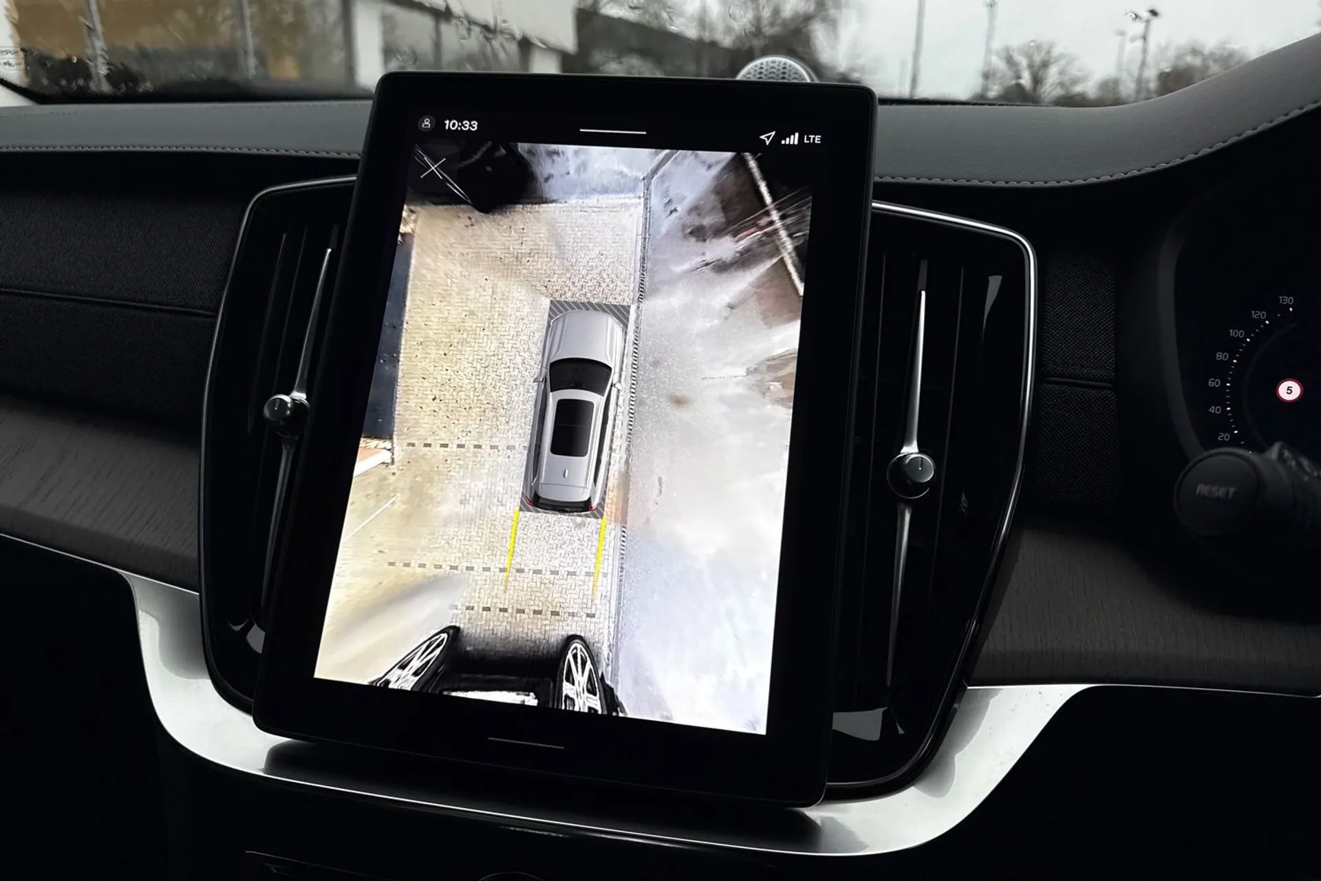 Volvo XC90 thumbnail image number 39