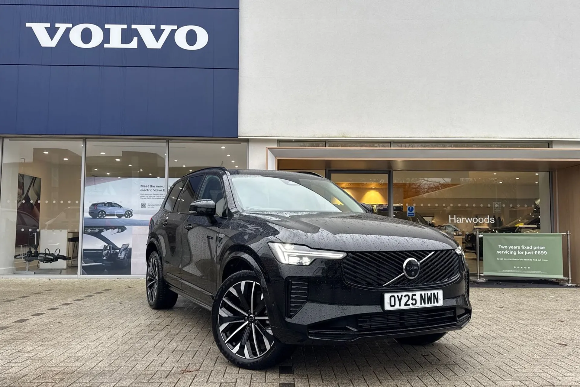 Volvo XC90 focused image