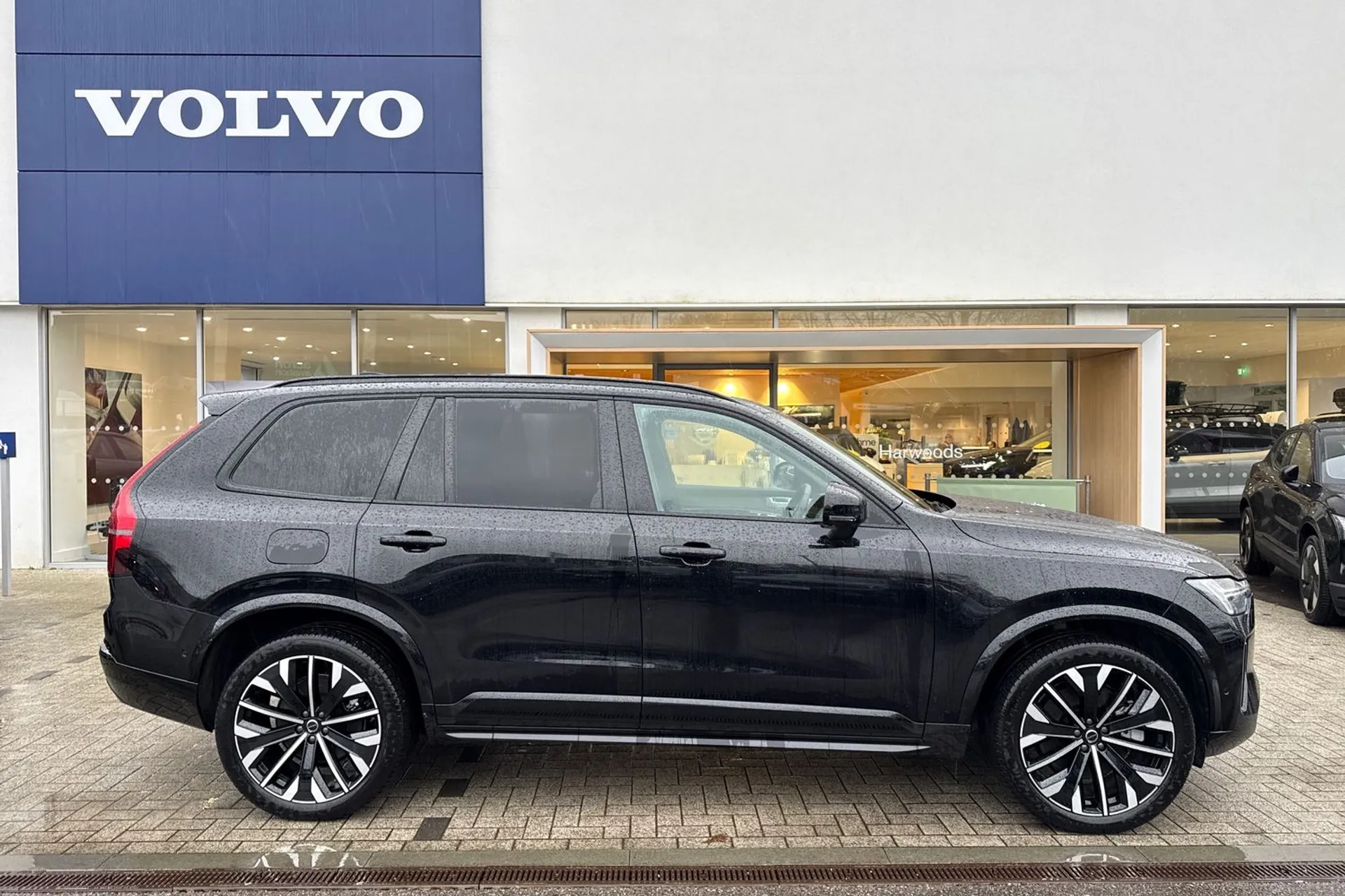 Volvo XC90 thumbnail image number 2