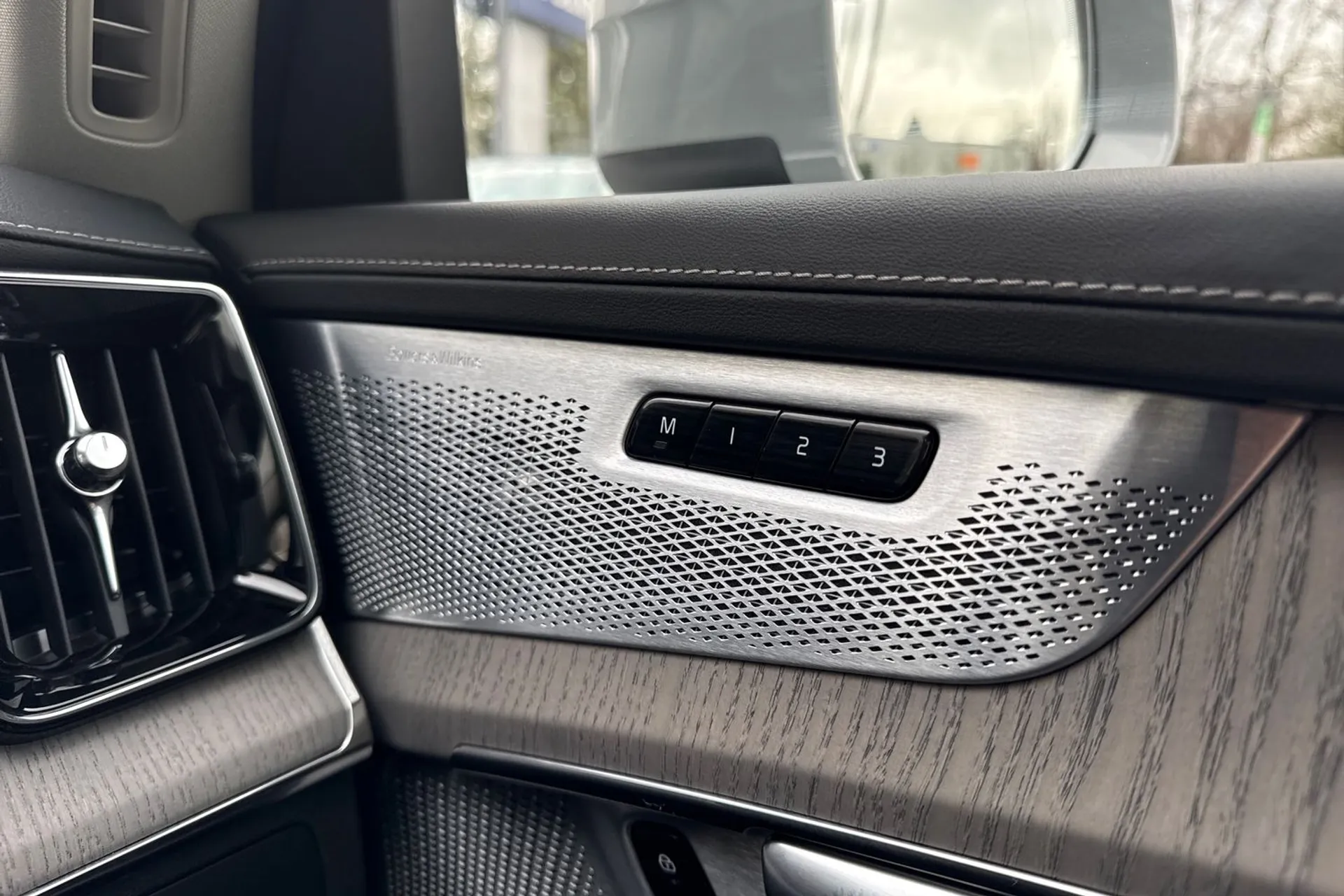 Volvo XC90 thumbnail image number 45