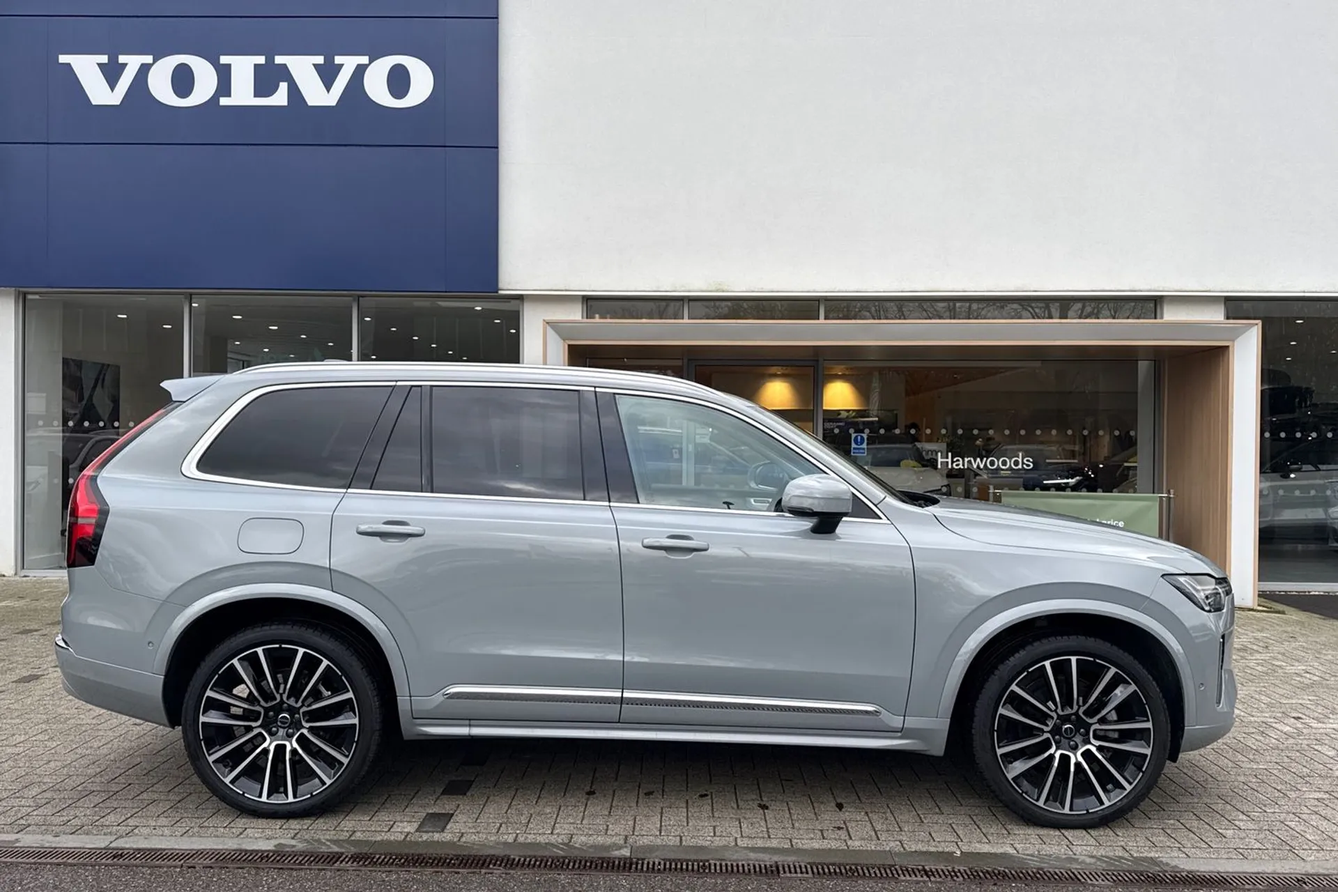 Volvo XC90 thumbnail image number 2