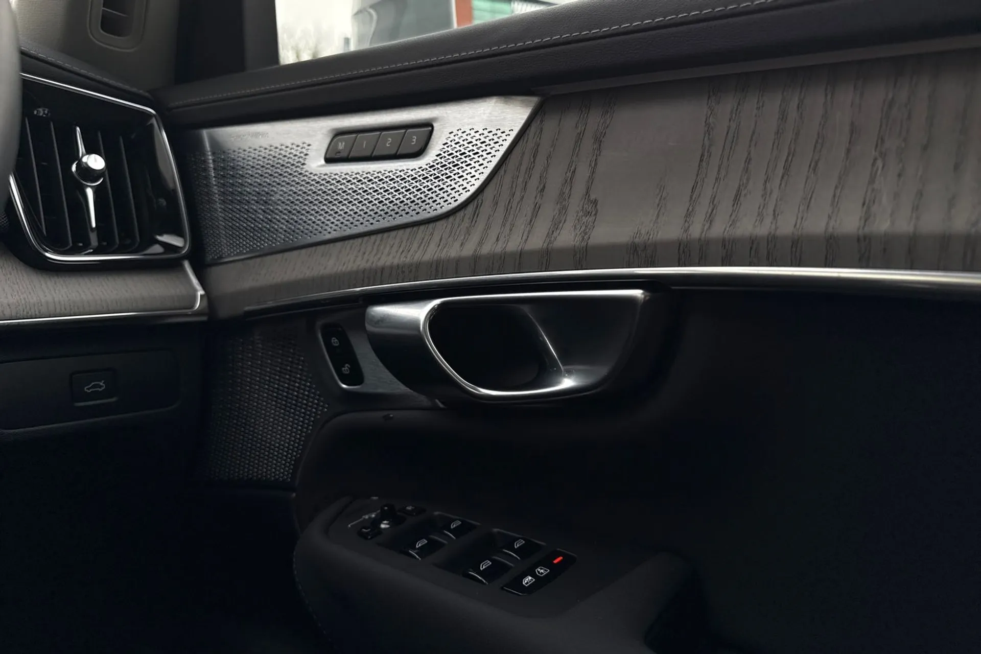 Volvo XC90 thumbnail image number 44