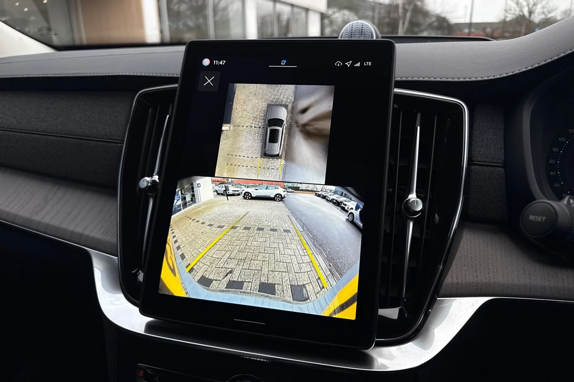 Volvo XC90 thumbnail image number 40