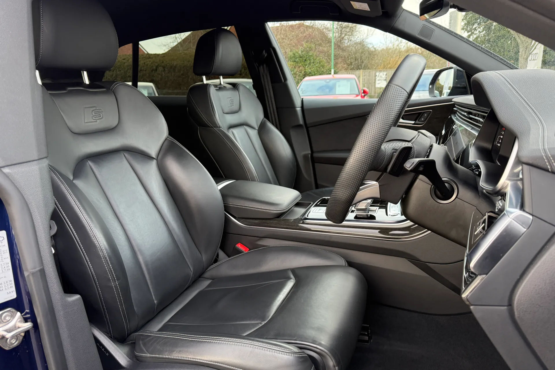 Audi Q8 thumbnail image number 31