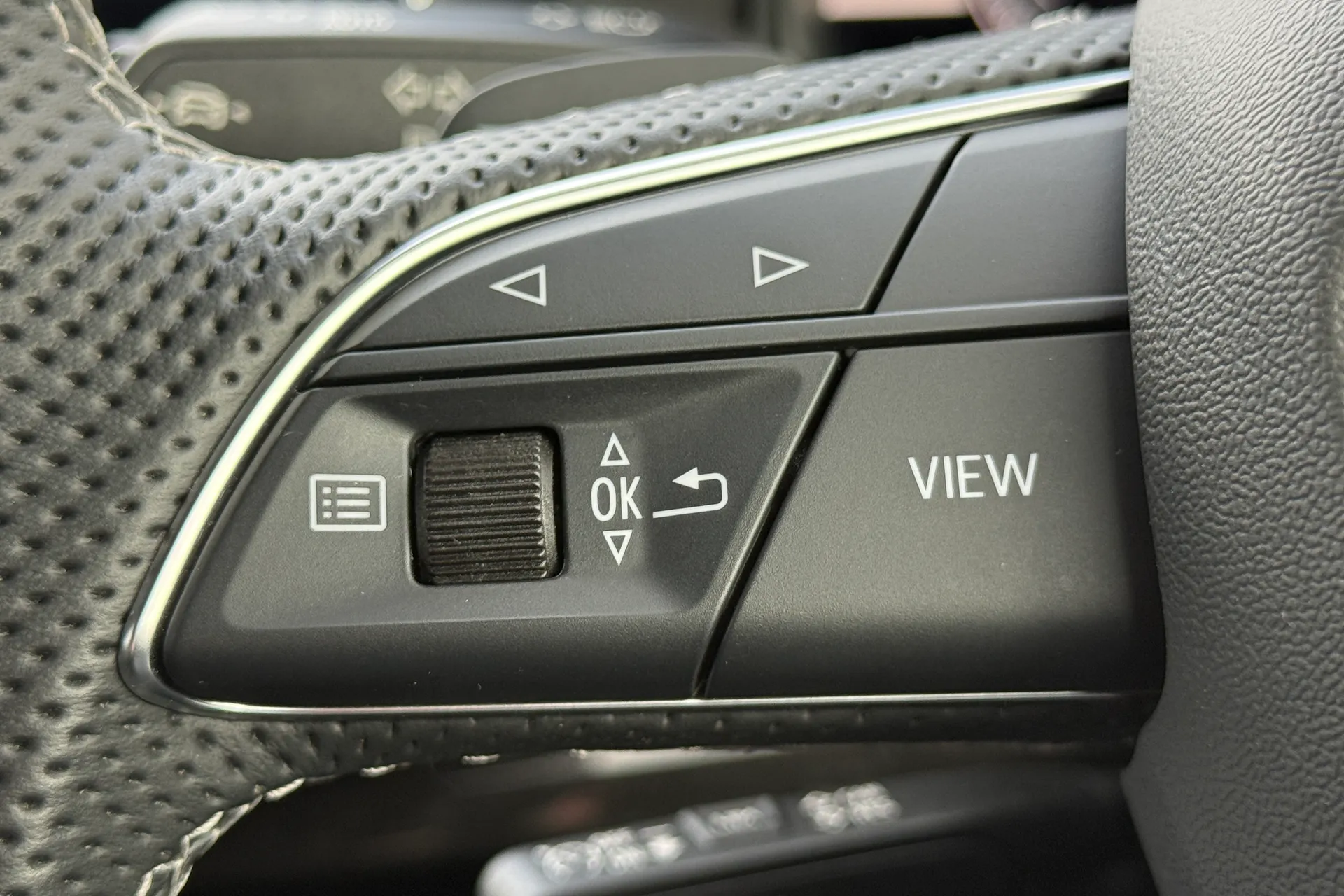 Audi Q8 thumbnail image number 25