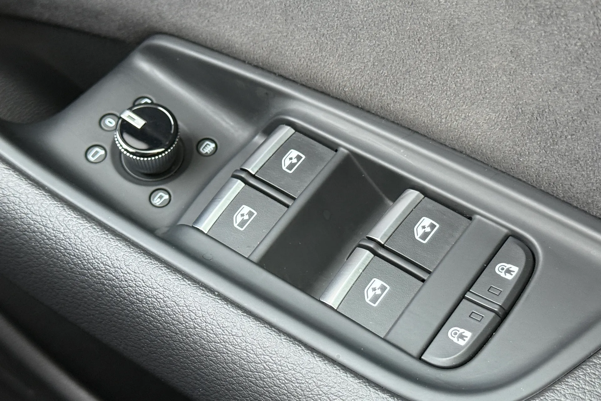 Audi Q8 thumbnail image number 23