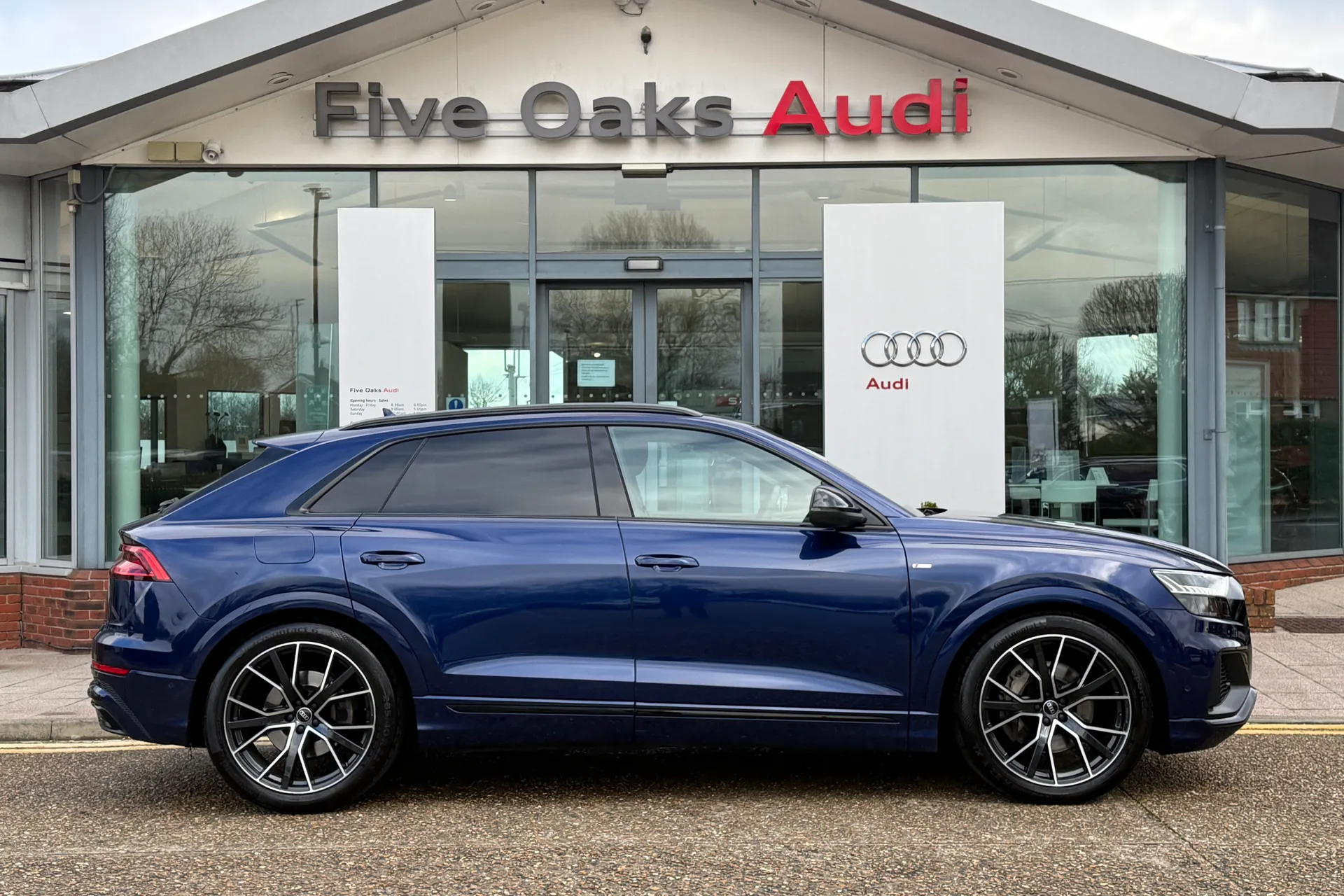 Audi Q8 thumbnail image number 2
