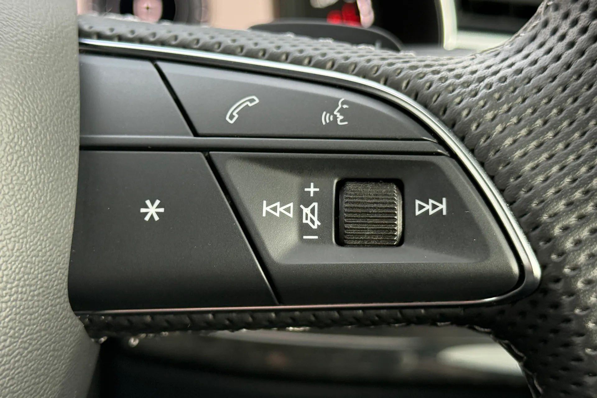 Audi Q8 thumbnail image number 26