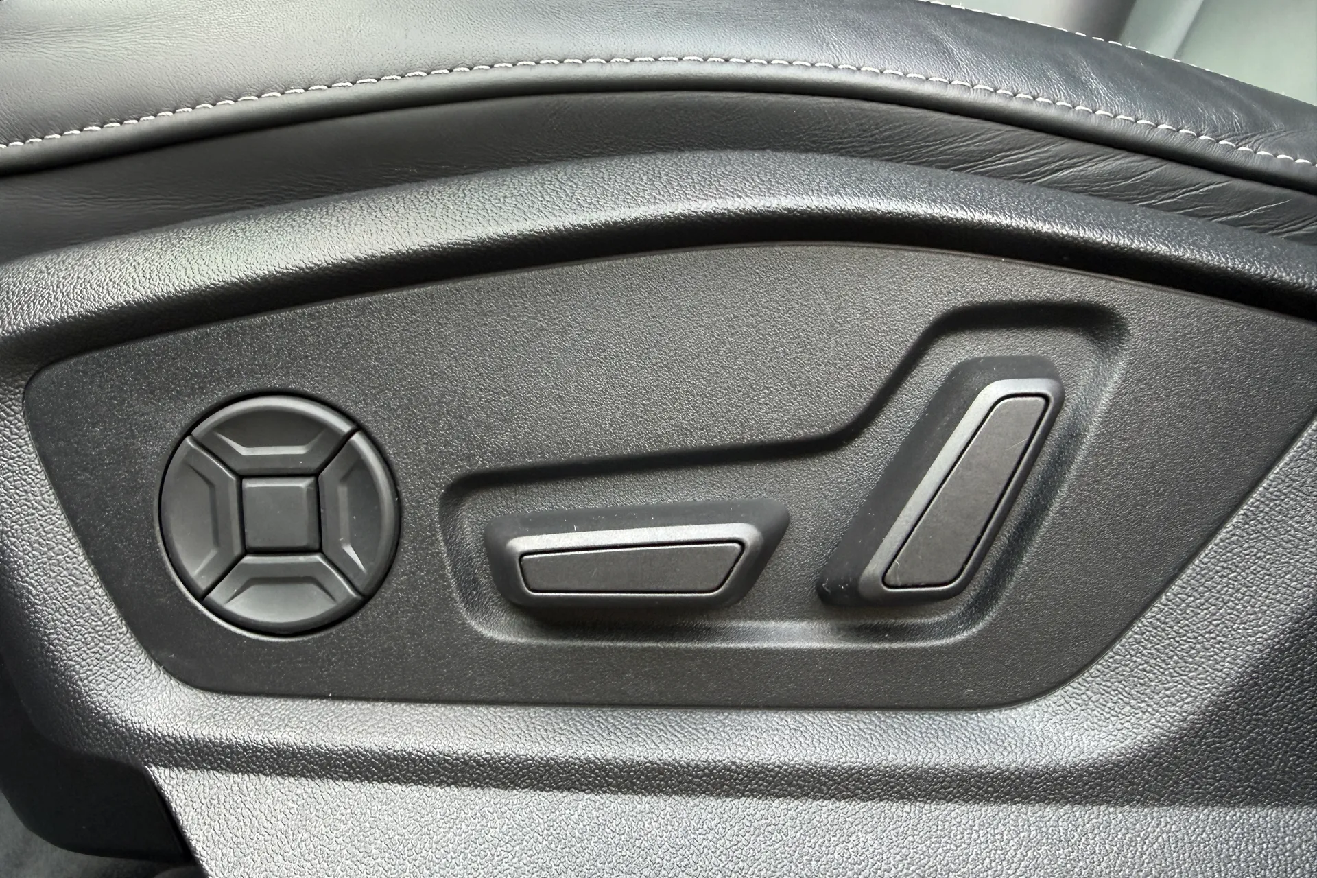 Audi Q8 thumbnail image number 20