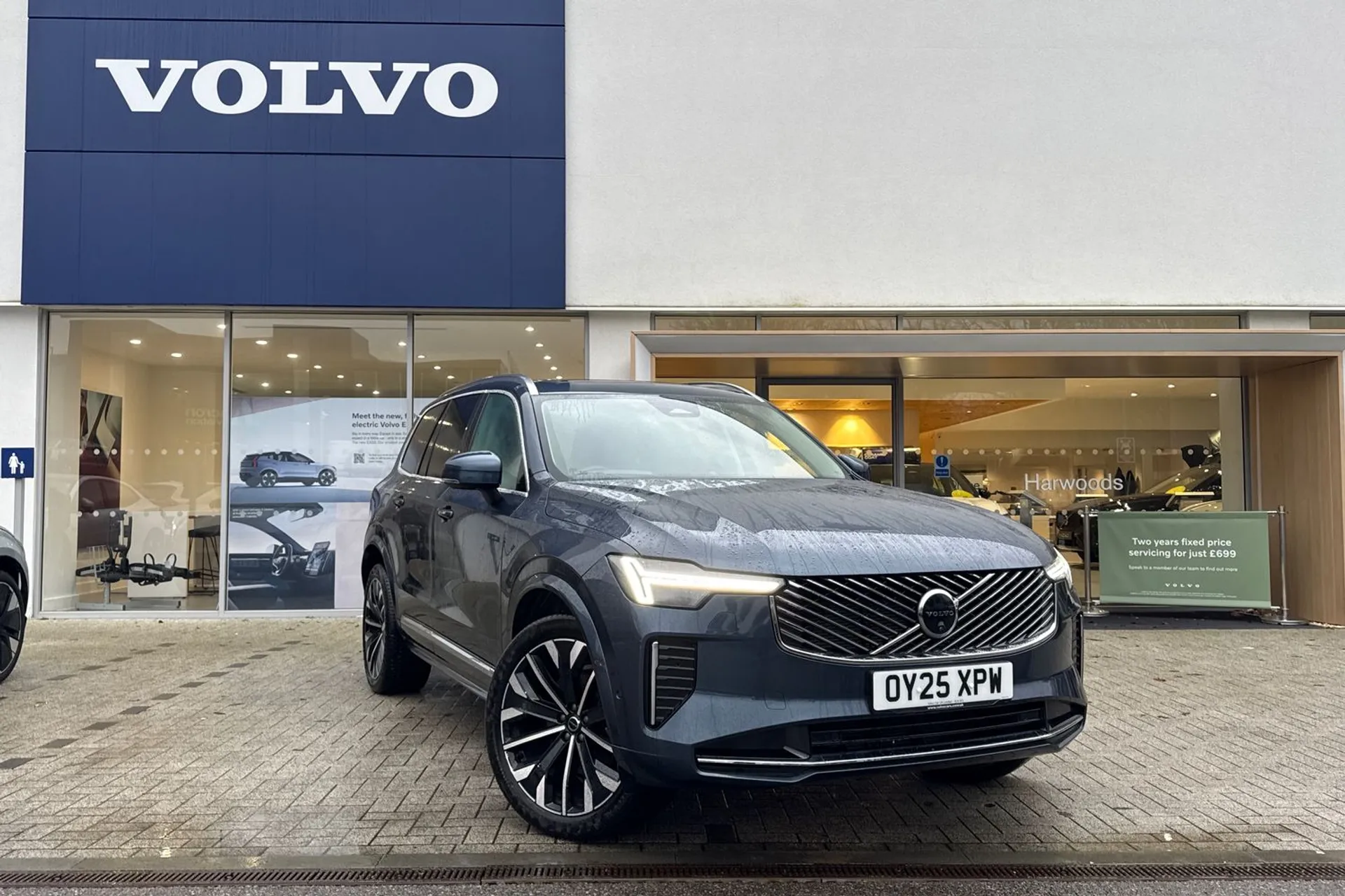 Volvo XC90 focused image