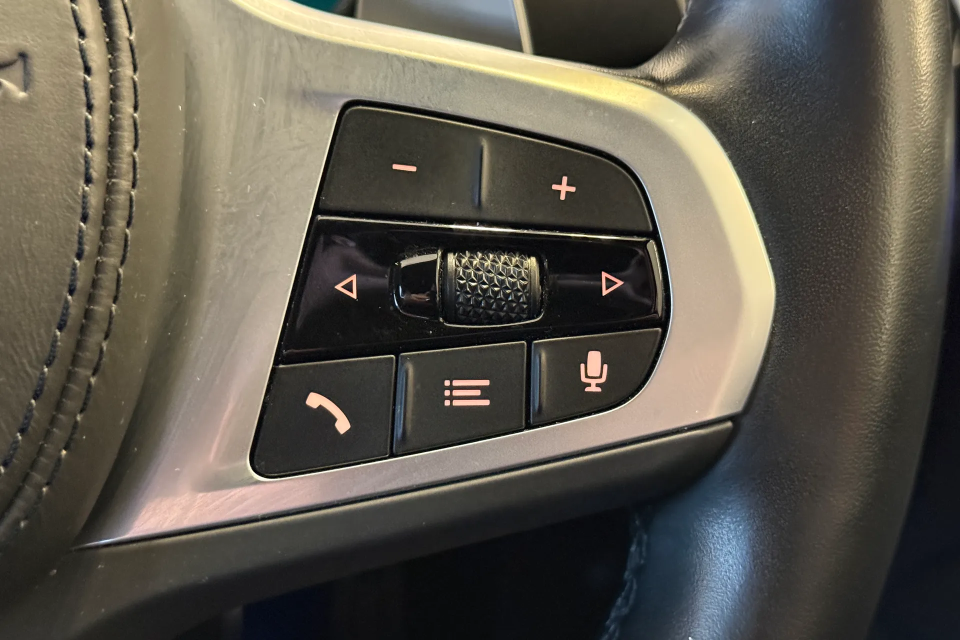 BMW 5 SERIES thumbnail image number 25