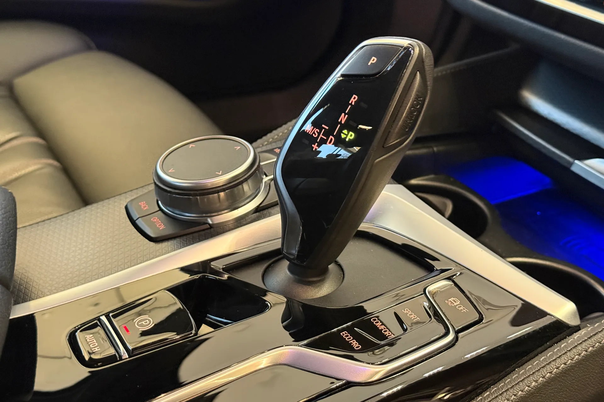 BMW 5 SERIES thumbnail image number 19