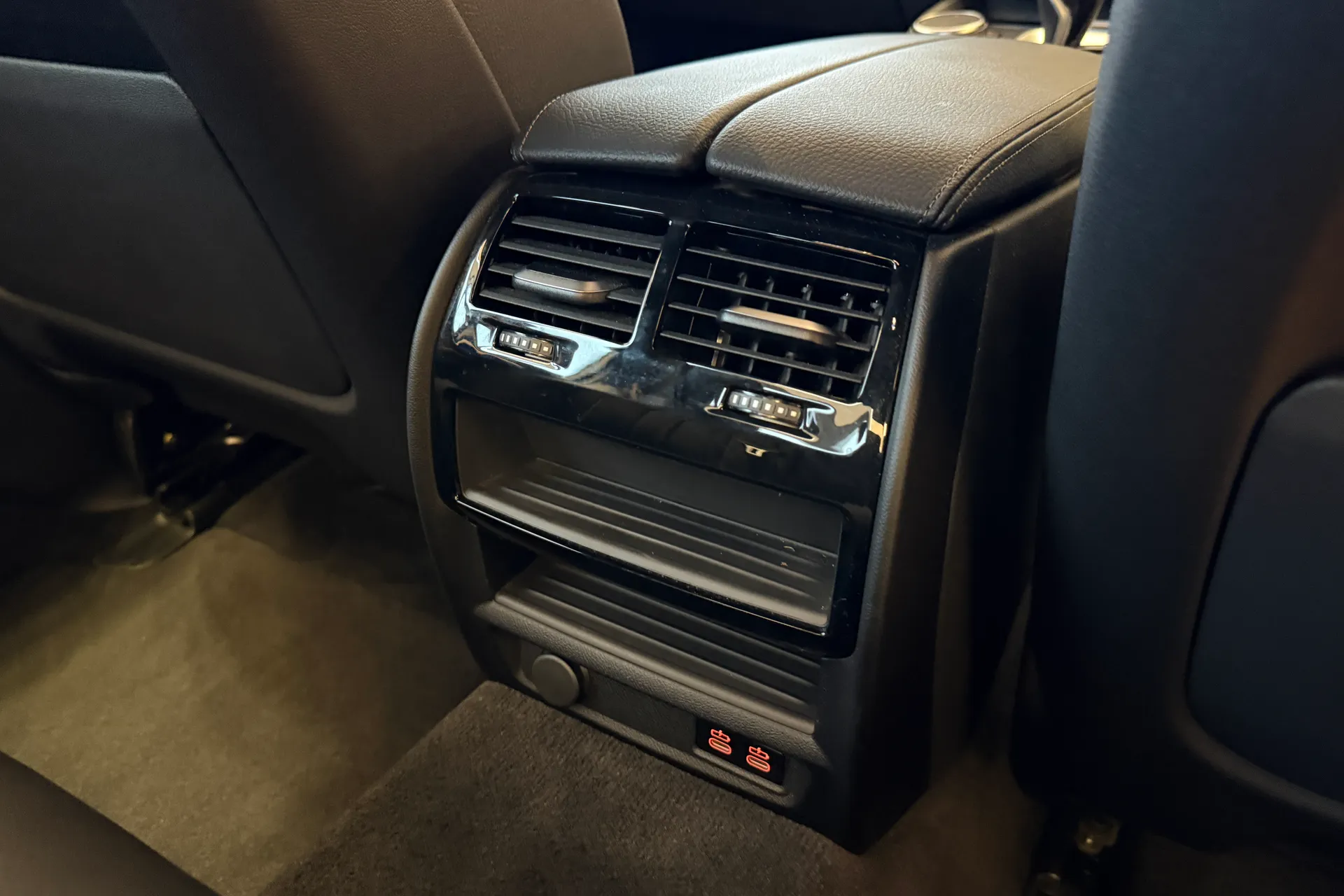 BMW 5 SERIES thumbnail image number 31