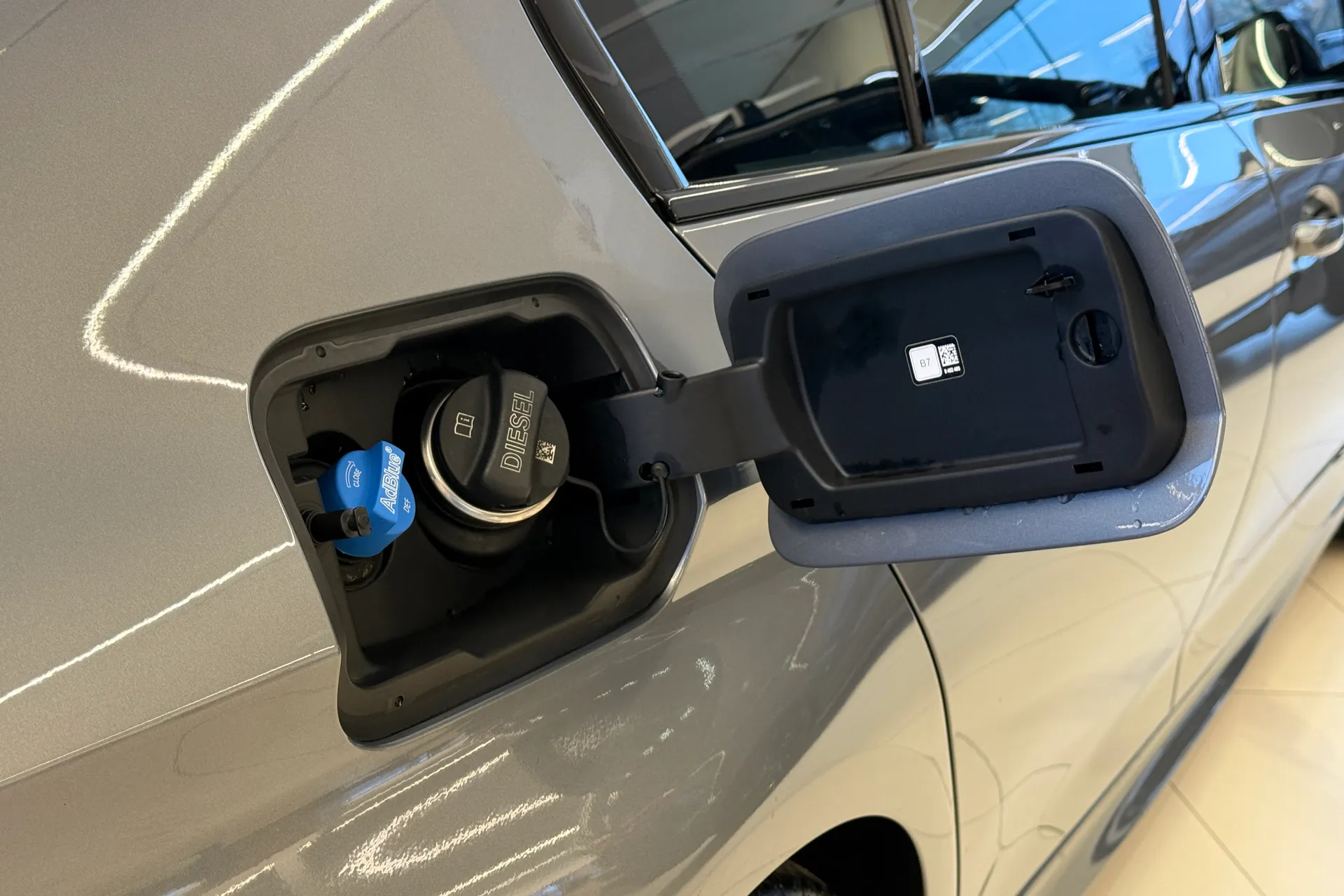 BMW 5 SERIES thumbnail image number 33