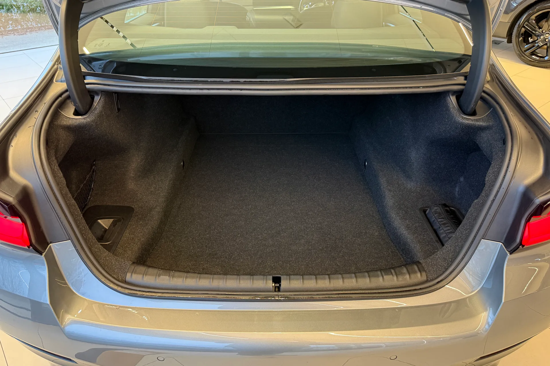 BMW 5 SERIES thumbnail image number 37