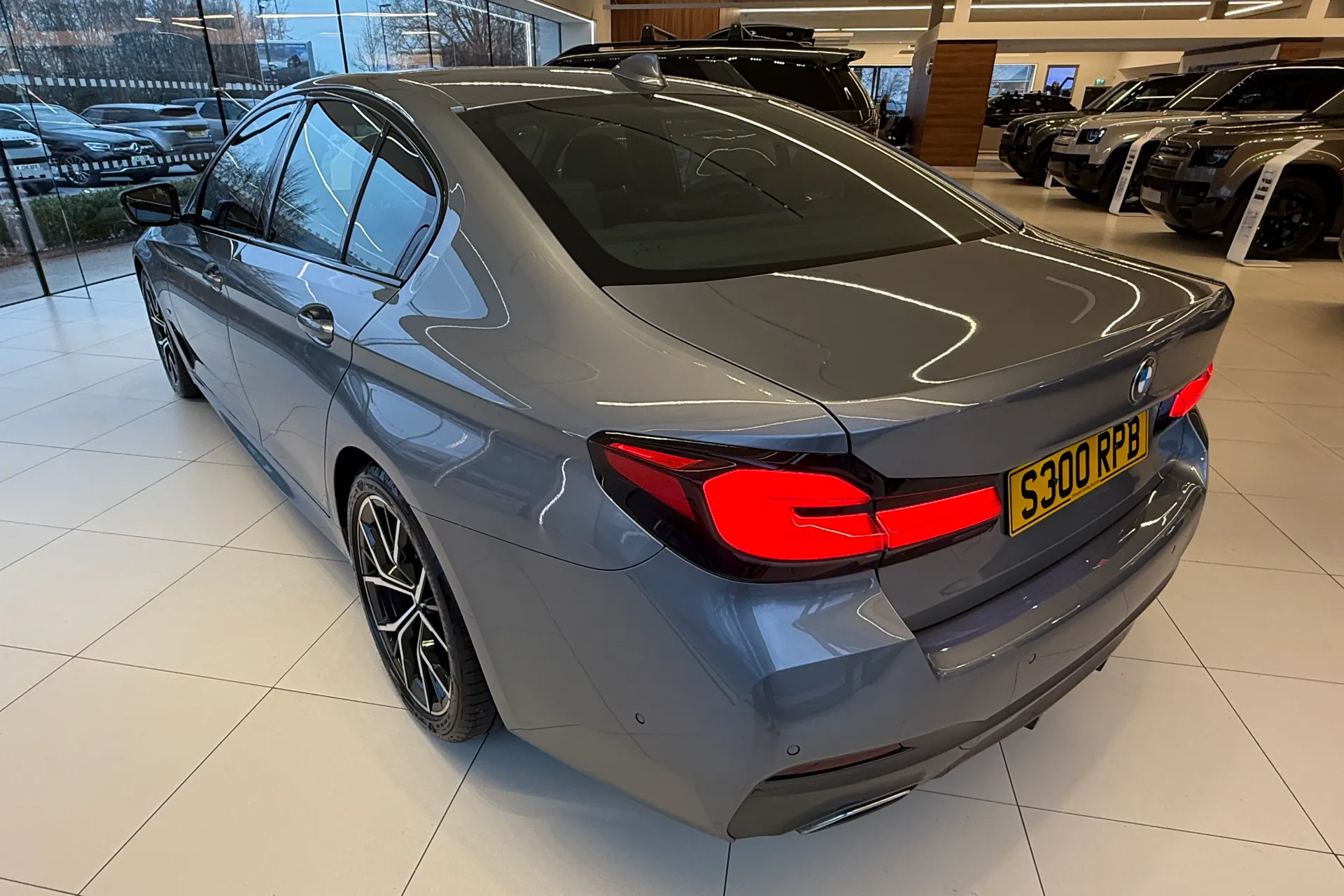 BMW 5 SERIES thumbnail image number 32