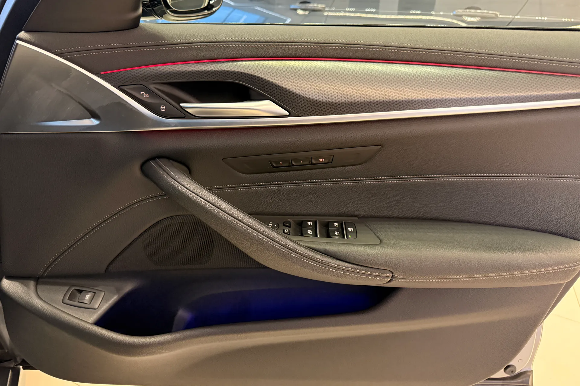 BMW 5 SERIES thumbnail image number 42