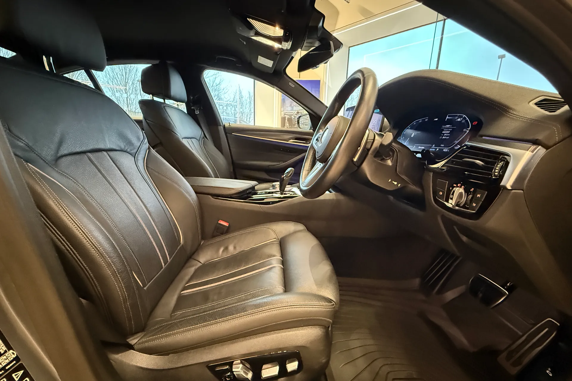 BMW 5 SERIES thumbnail image number 9