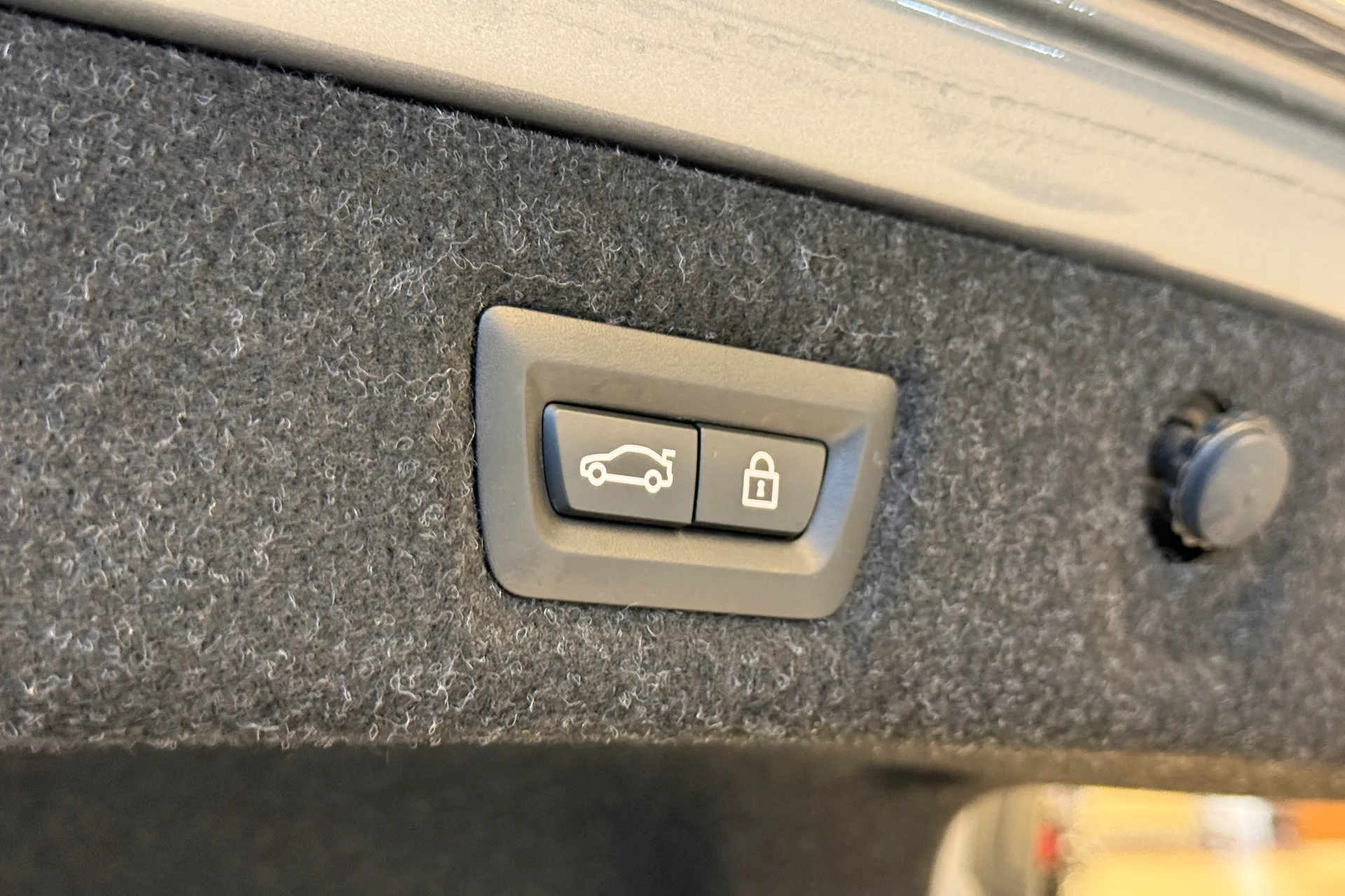 BMW 5 SERIES thumbnail image number 35