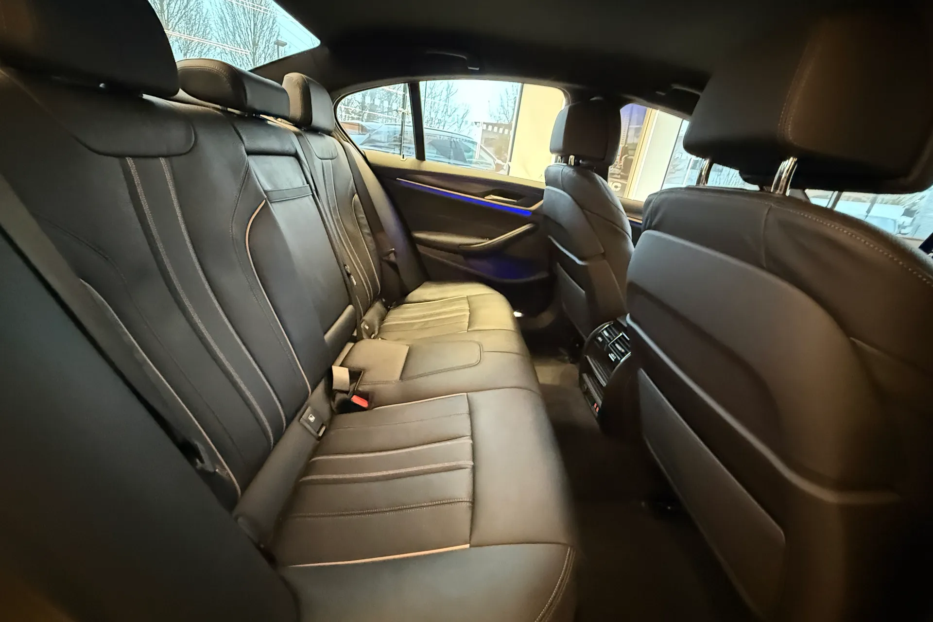 BMW 5 SERIES thumbnail image number 36