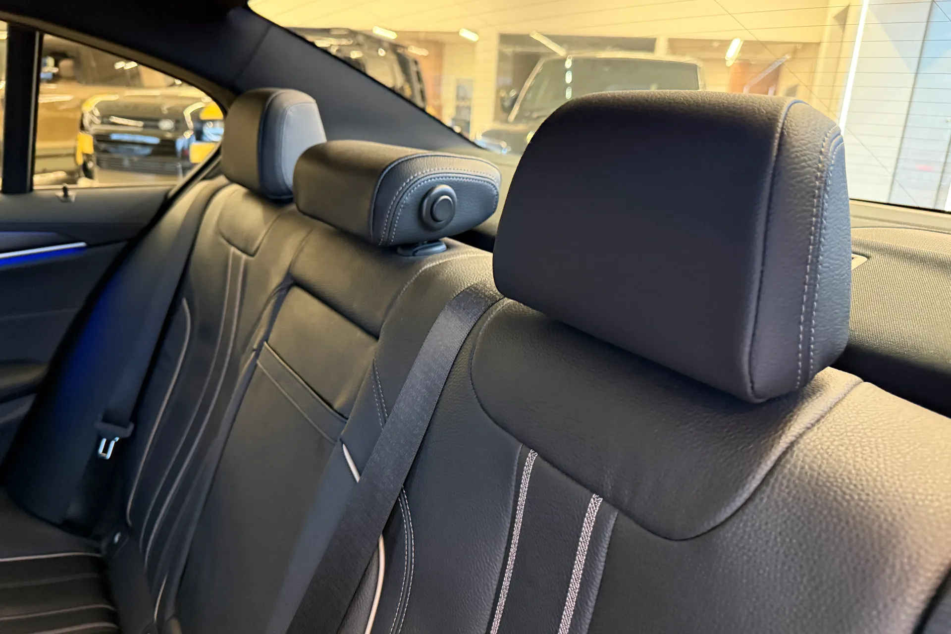 BMW 5 SERIES thumbnail image number 41