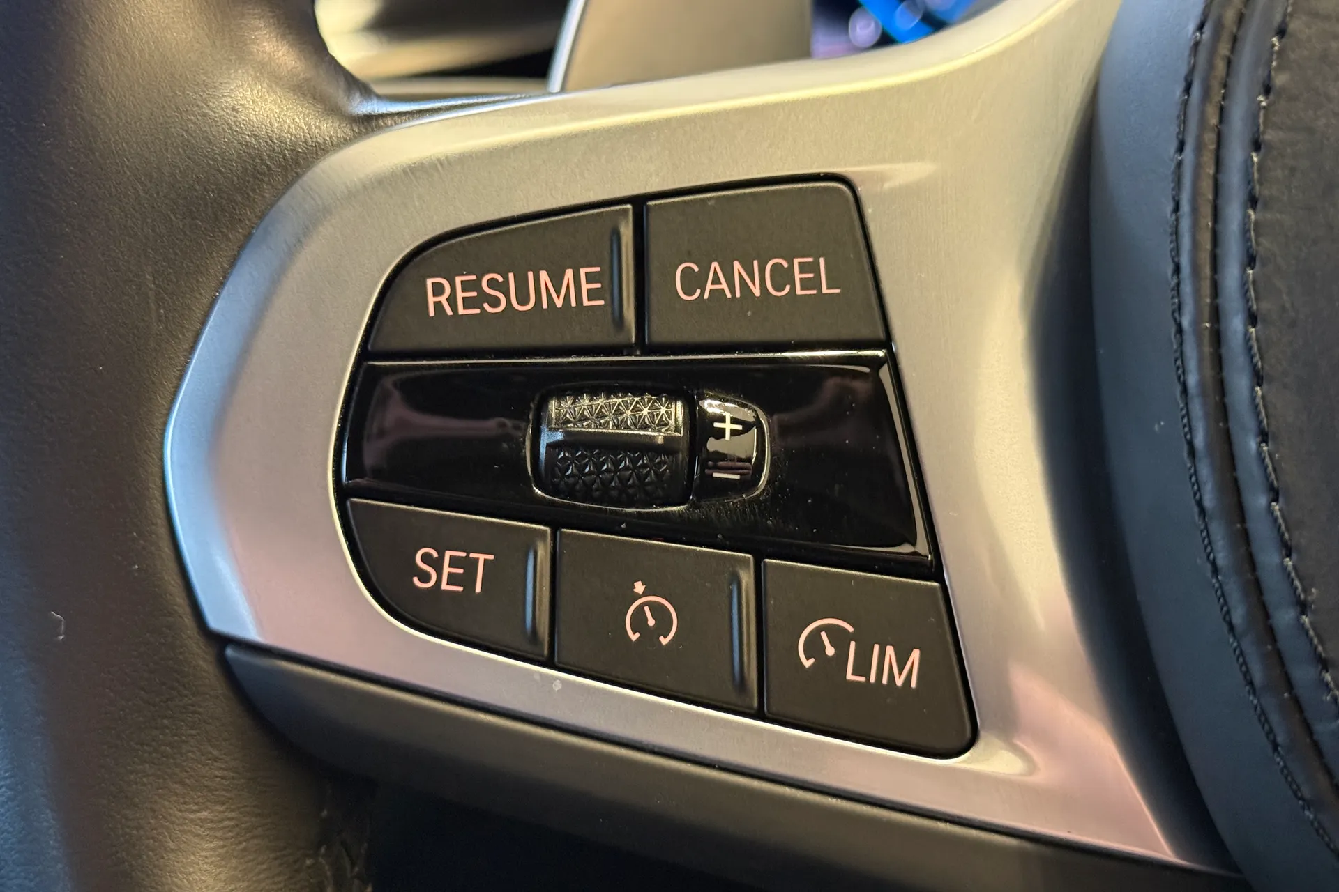 BMW 5 SERIES thumbnail image number 23