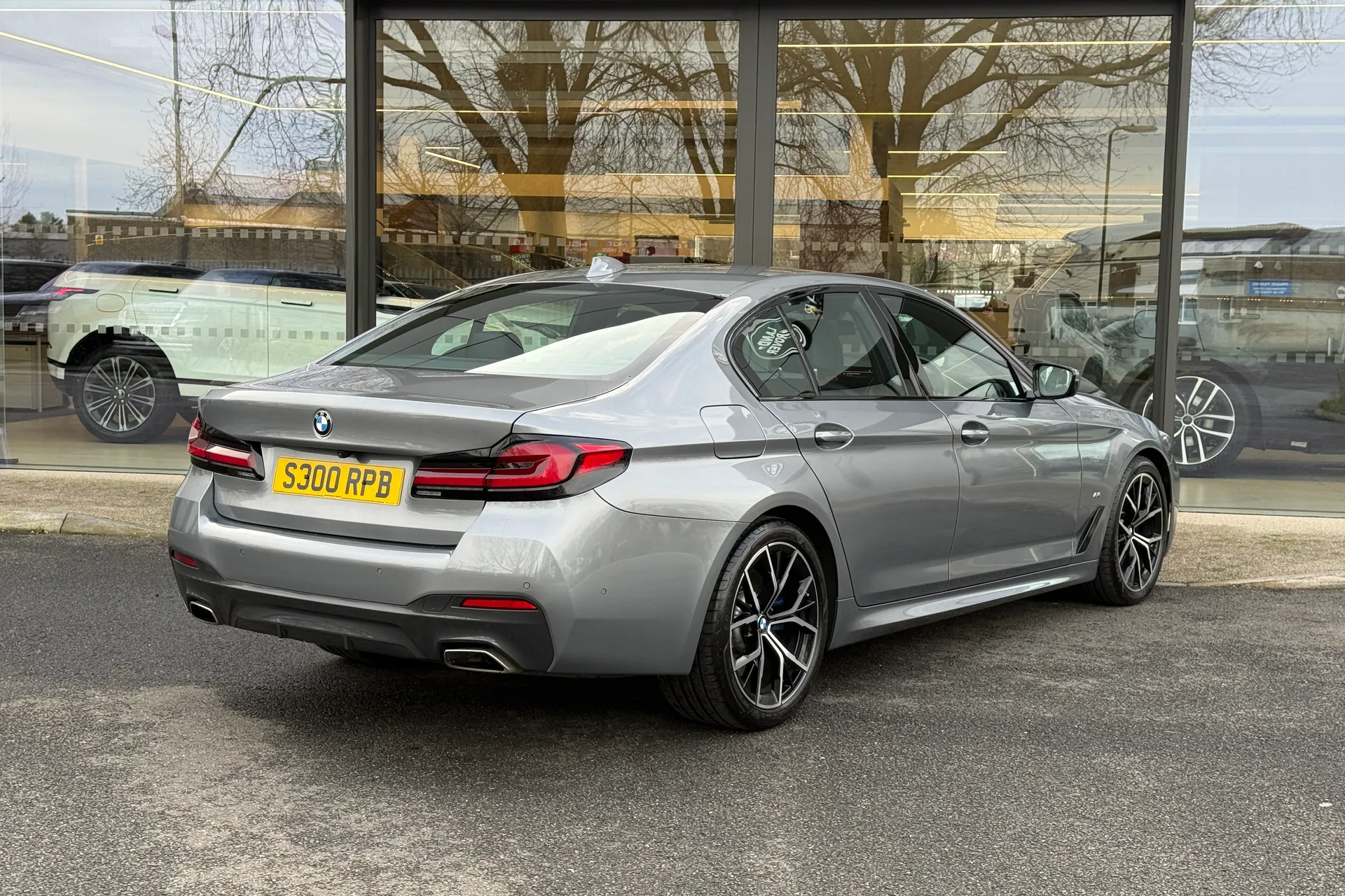 BMW 5 SERIES thumbnail image number 28