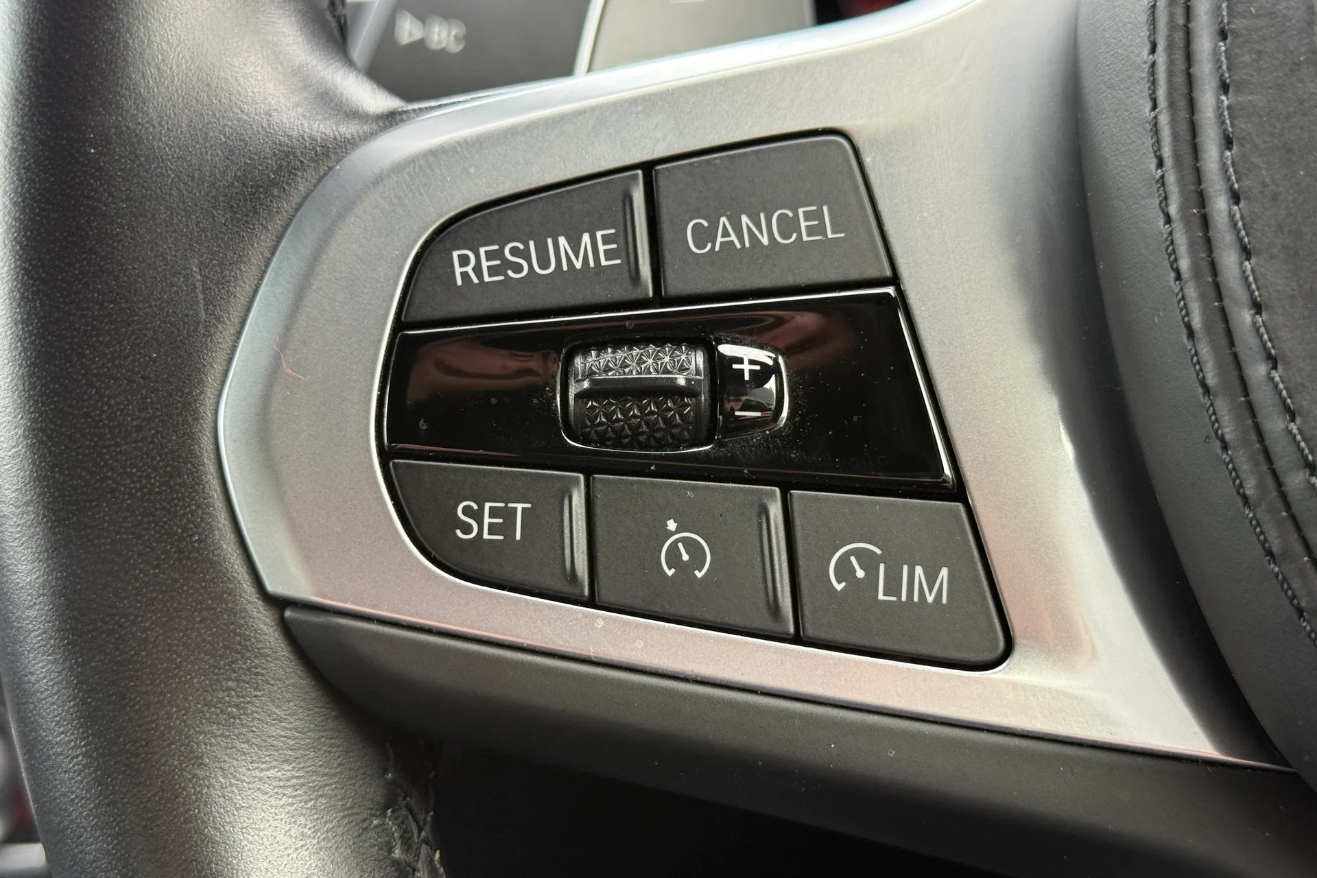 BMW 5 SERIES thumbnail image number 24