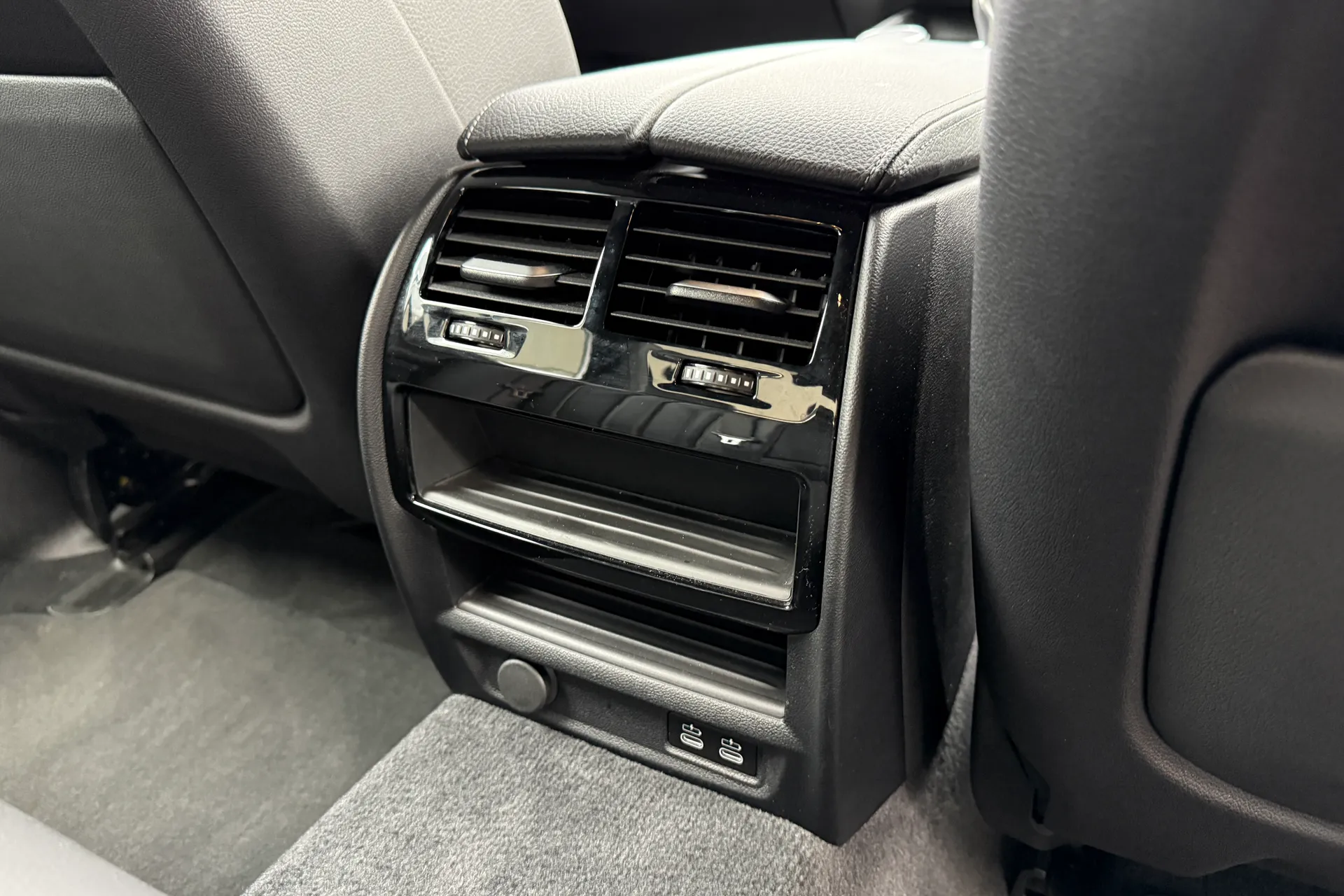 BMW 5 SERIES thumbnail image number 32