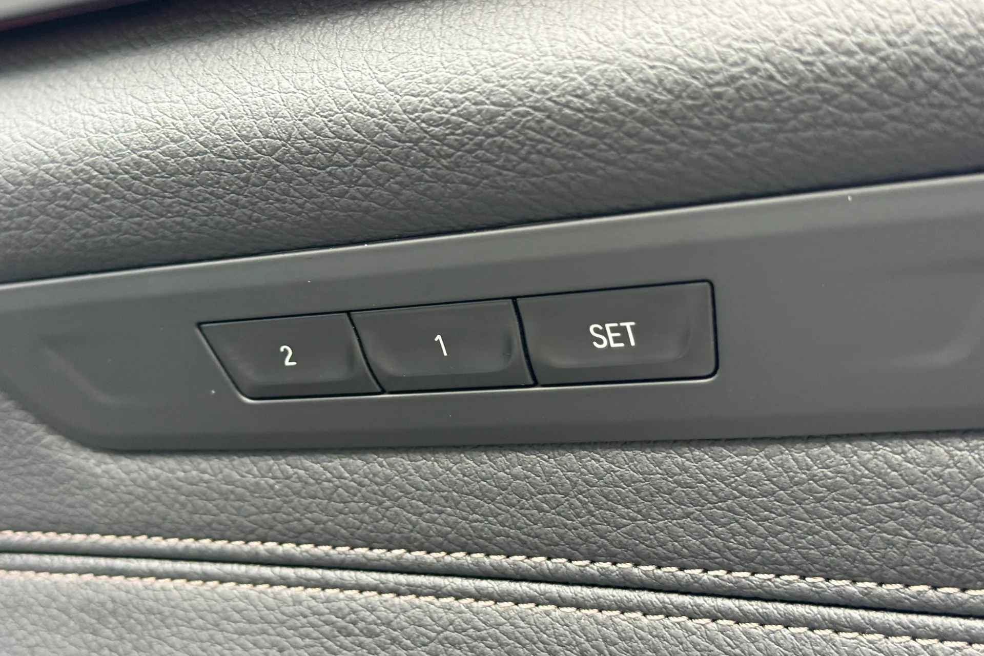 BMW 5 SERIES thumbnail image number 45