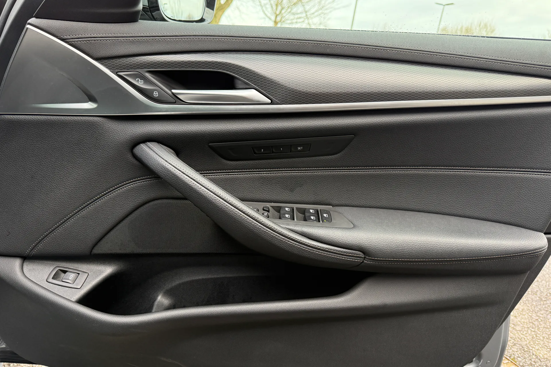 BMW 5 SERIES thumbnail image number 44