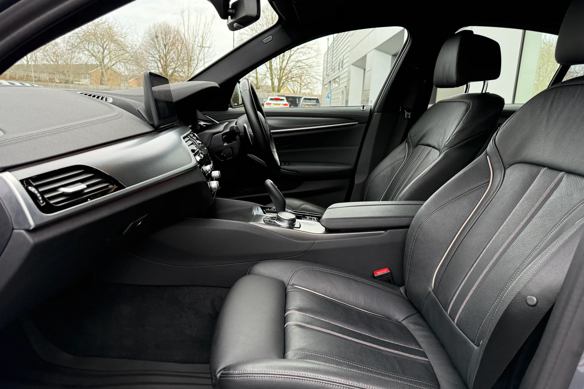 BMW 5 SERIES thumbnail image number 10