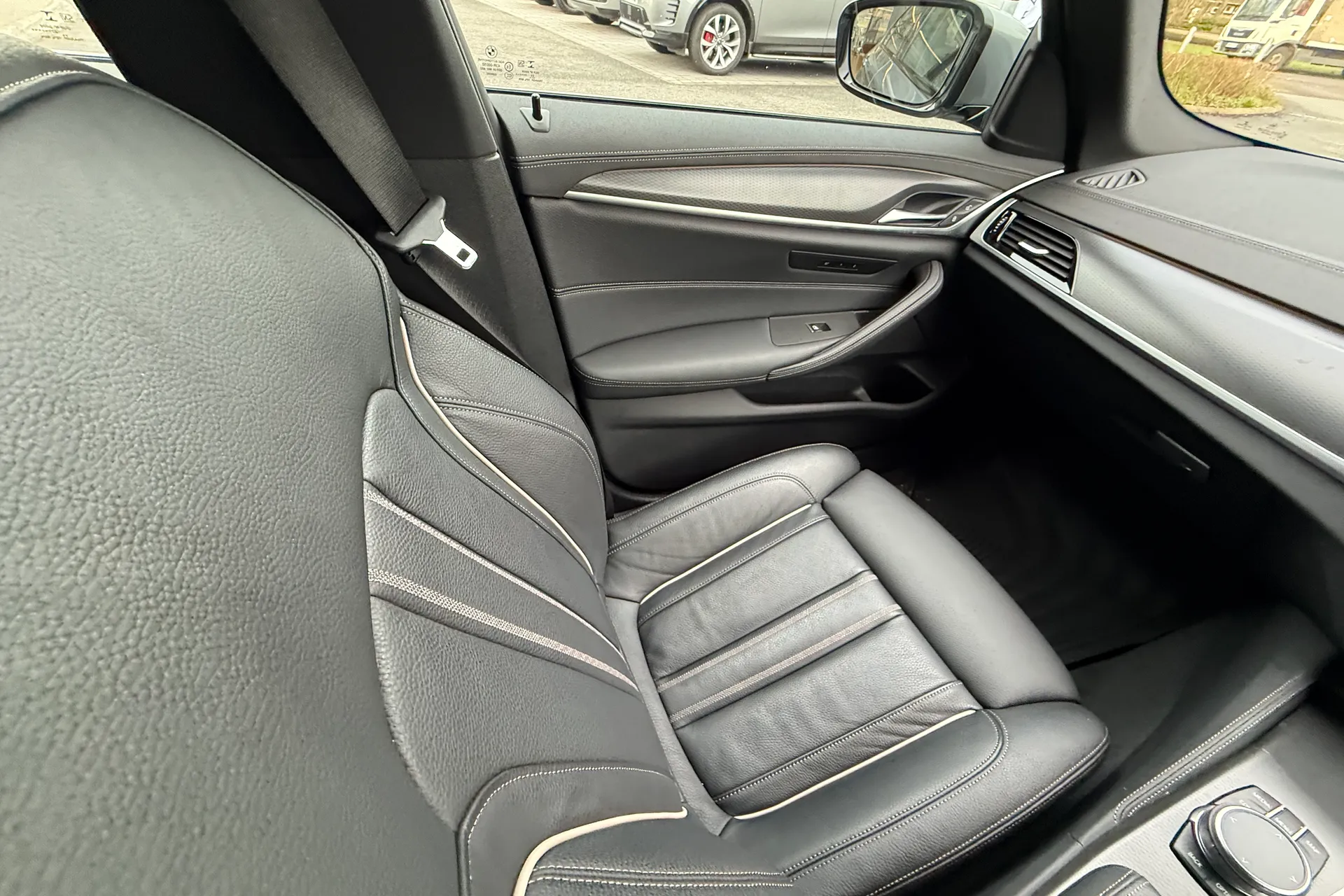 BMW 5 SERIES thumbnail image number 12