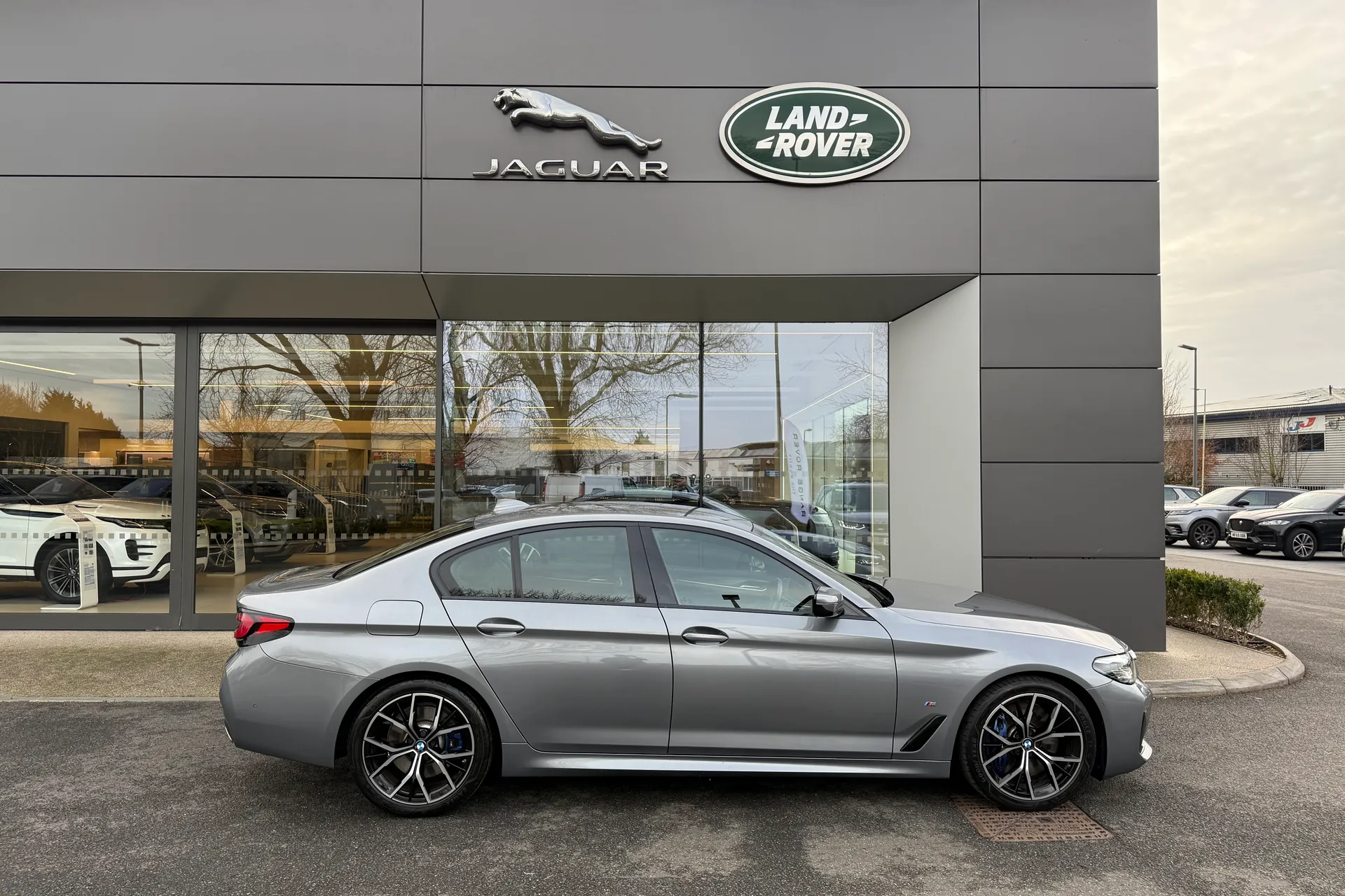 BMW 5 SERIES thumbnail image number 2