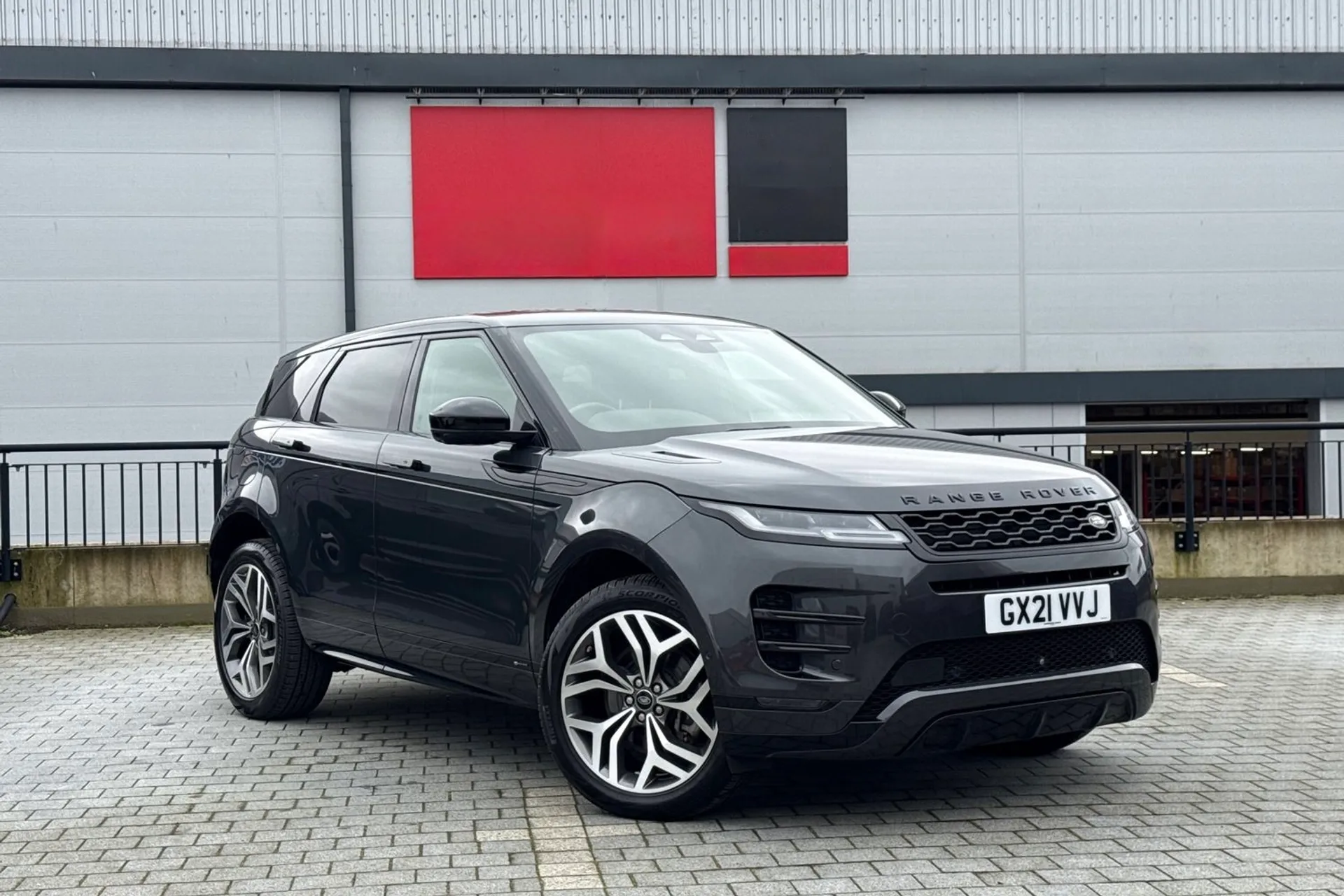 LAND ROVER RANGE ROVER EVOQUE focused image